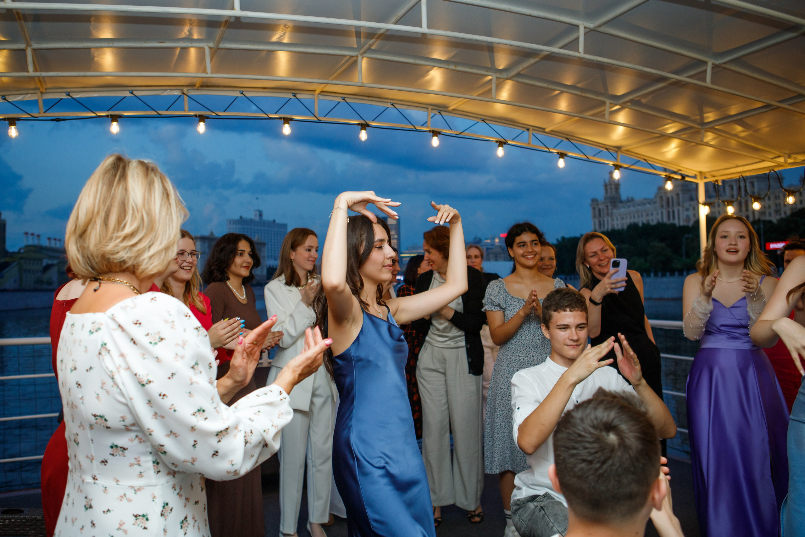 9 класс / Гимназия № 1558 имени Росалии де Кастро / Выпускной. Детский и семейный фотограф Мария Киселёва. Москва
