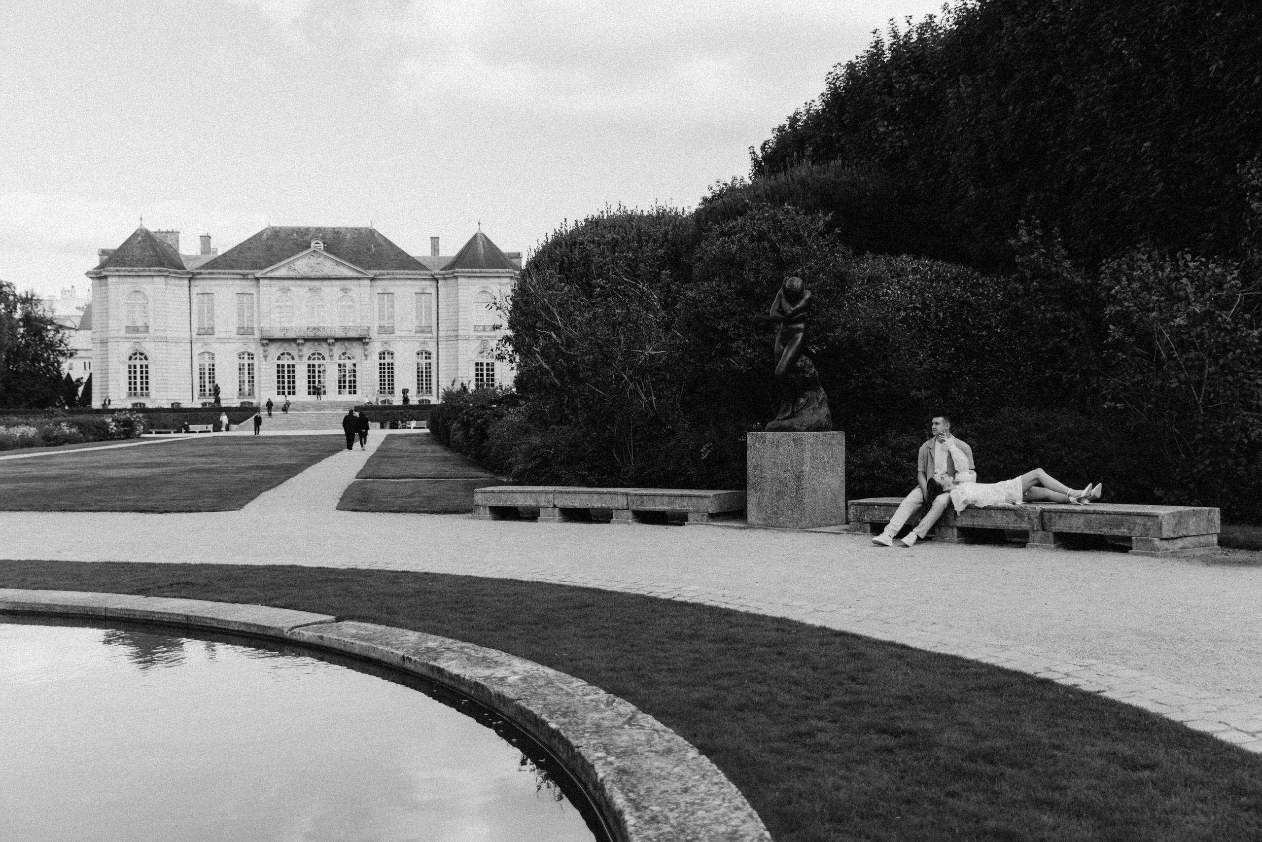 Love is a masterpiece. Photographer in Paris