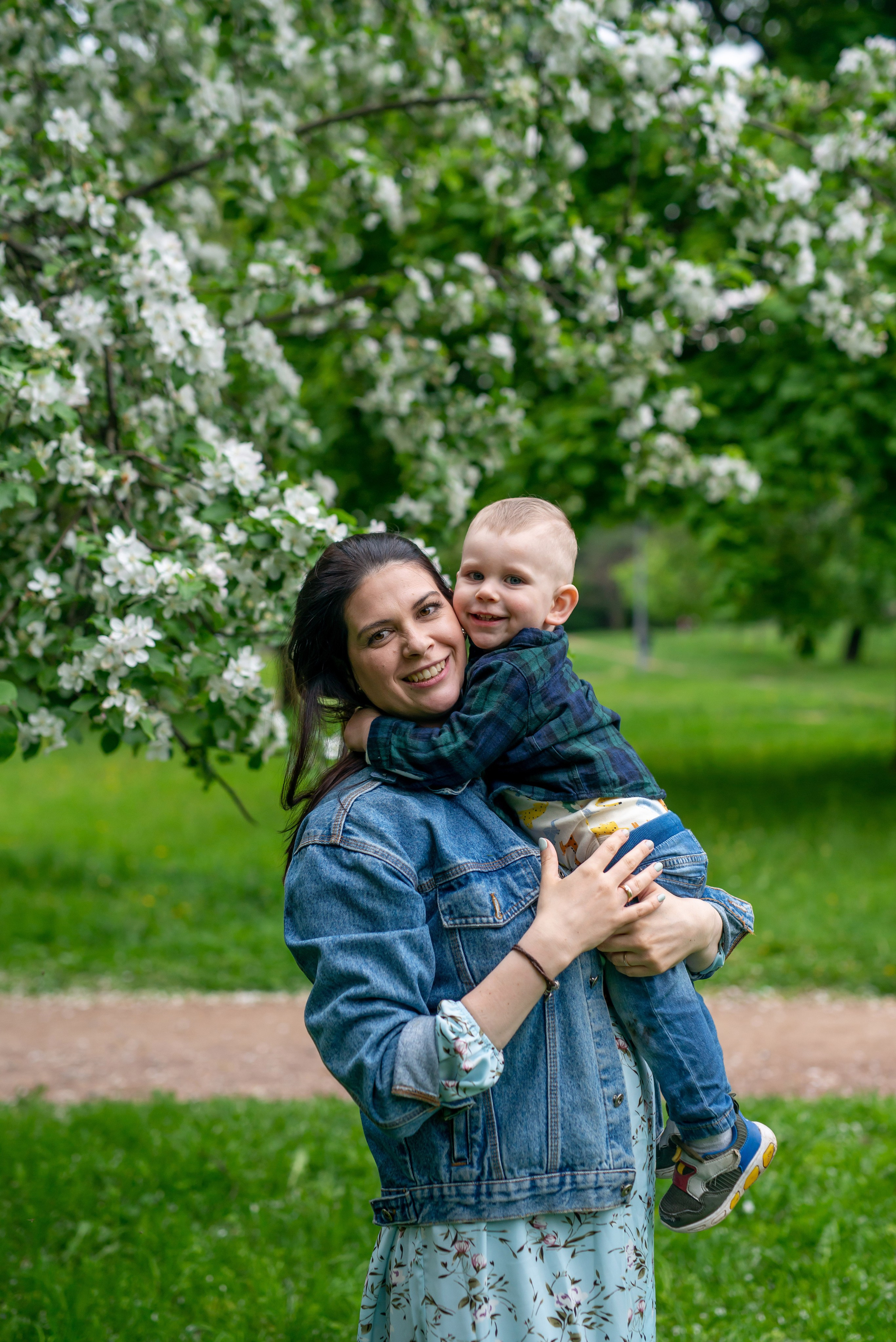 Наташа и Дима (фотосессия в цветущих садах). Портретный, семейный и свадебный фотограф в Санкт-Петербурге и в Пушкине Ширяев Денис