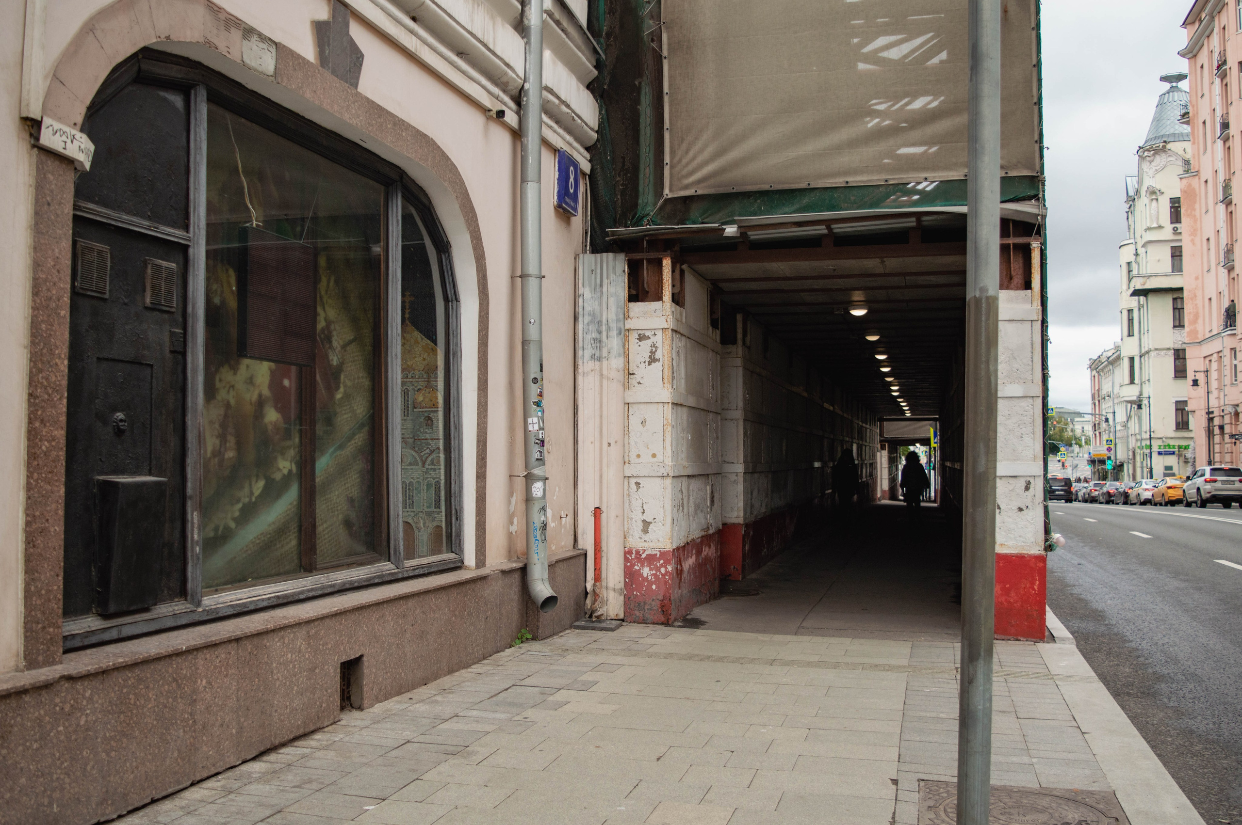 Типология «Стикербомбинг в городе». Фотограф Анастасия Лощакова в Москве