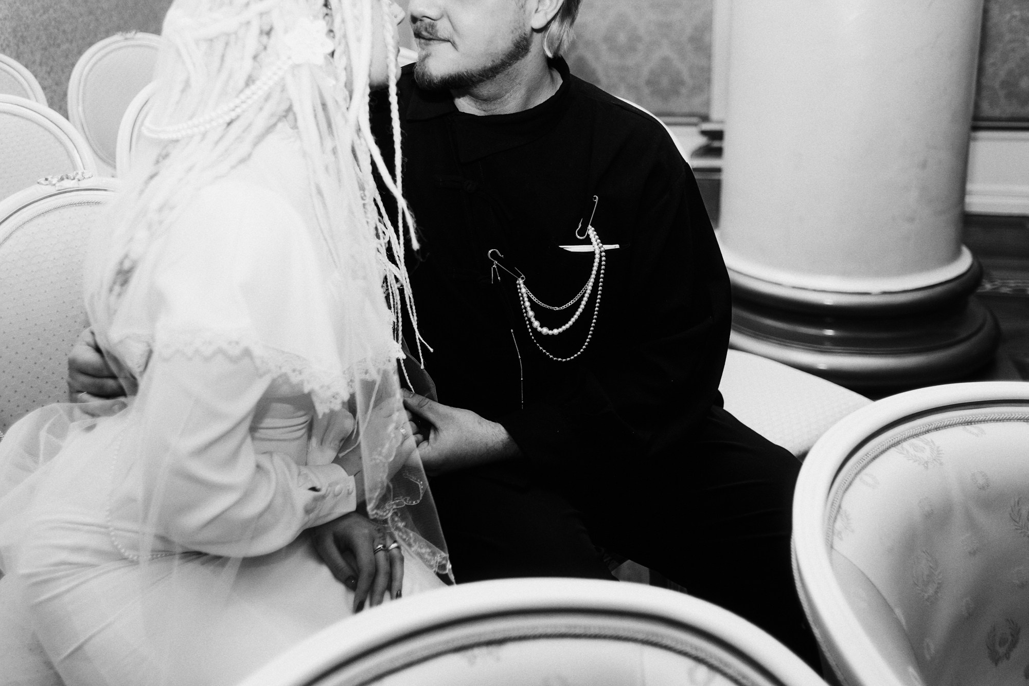 Свадьба для двоих в Тюмени — фотосессия в ЗАГСе, кафе и отеле. Портретный фотограф Тюмень Дарья Мустафина