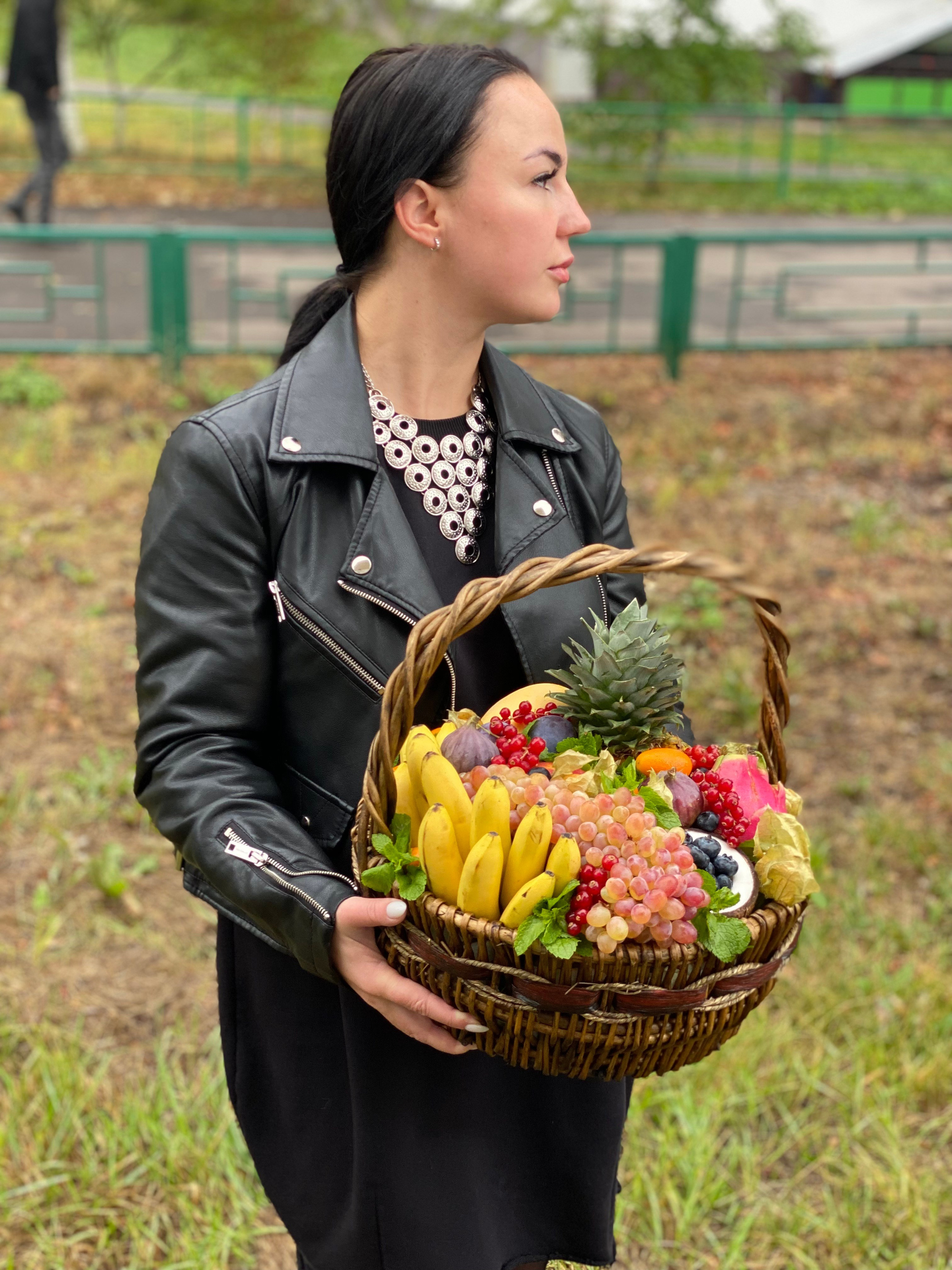 Корзины. Выездной кейтеринг, съедобные букеты, торты и сладости на заказ