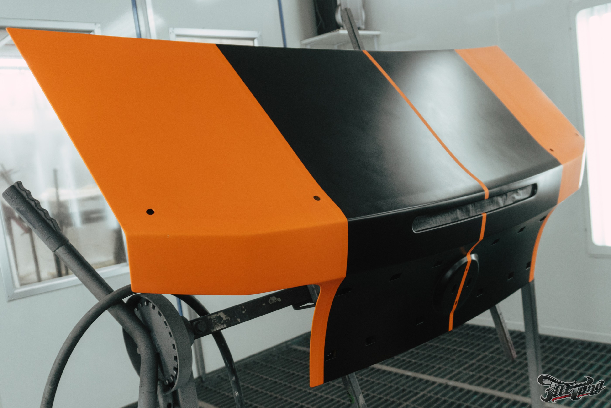 Ford Mustang Roush оранжевый окрас кузова и выкрас полос. DeLorein