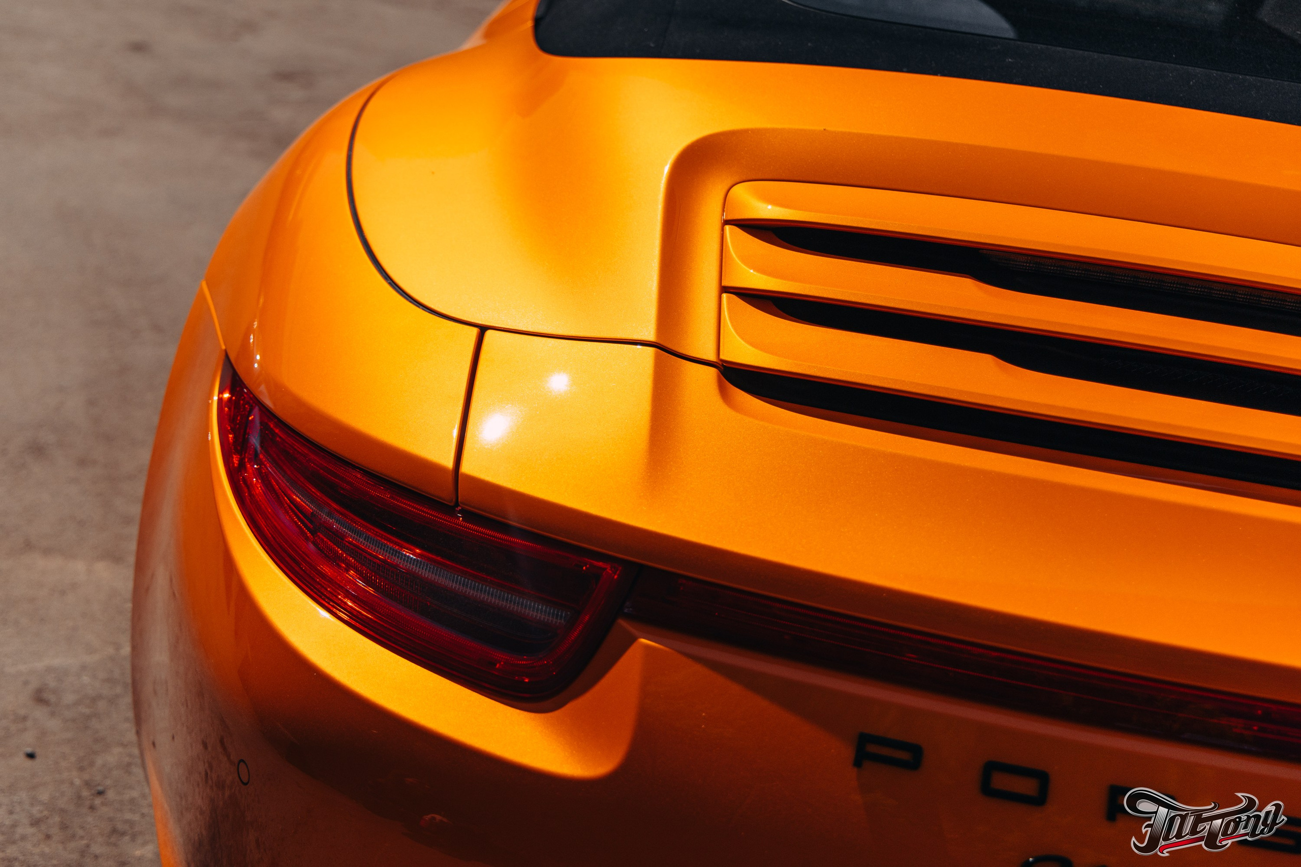 Porsche 911 оранжевый замена ремней безопасности. DeLorein