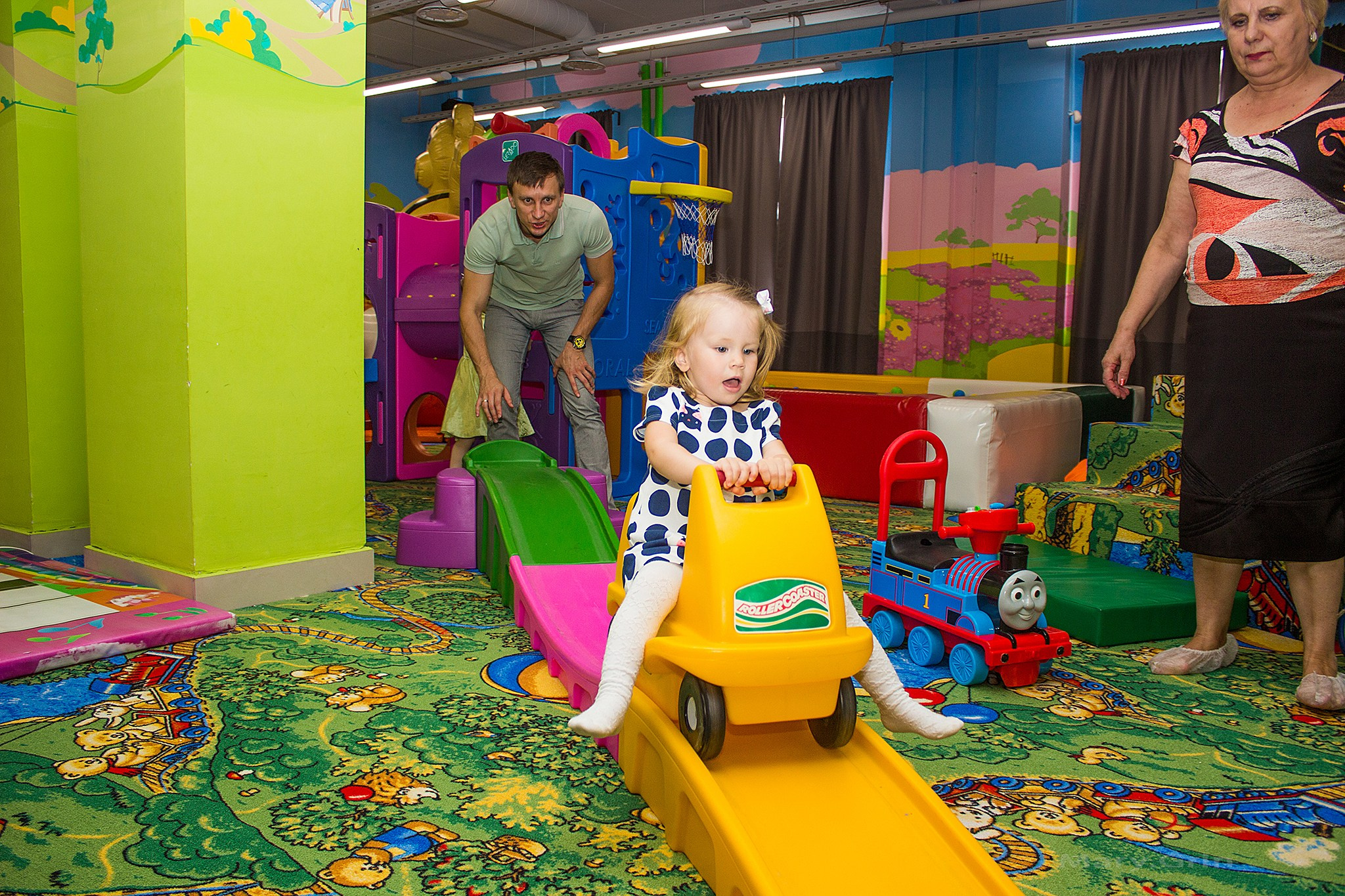 День рождения в стиле свинки Пеппа в Изумрудном городе. Детский и семейный фотограф, фотограф мероприятий Нижний Новгород