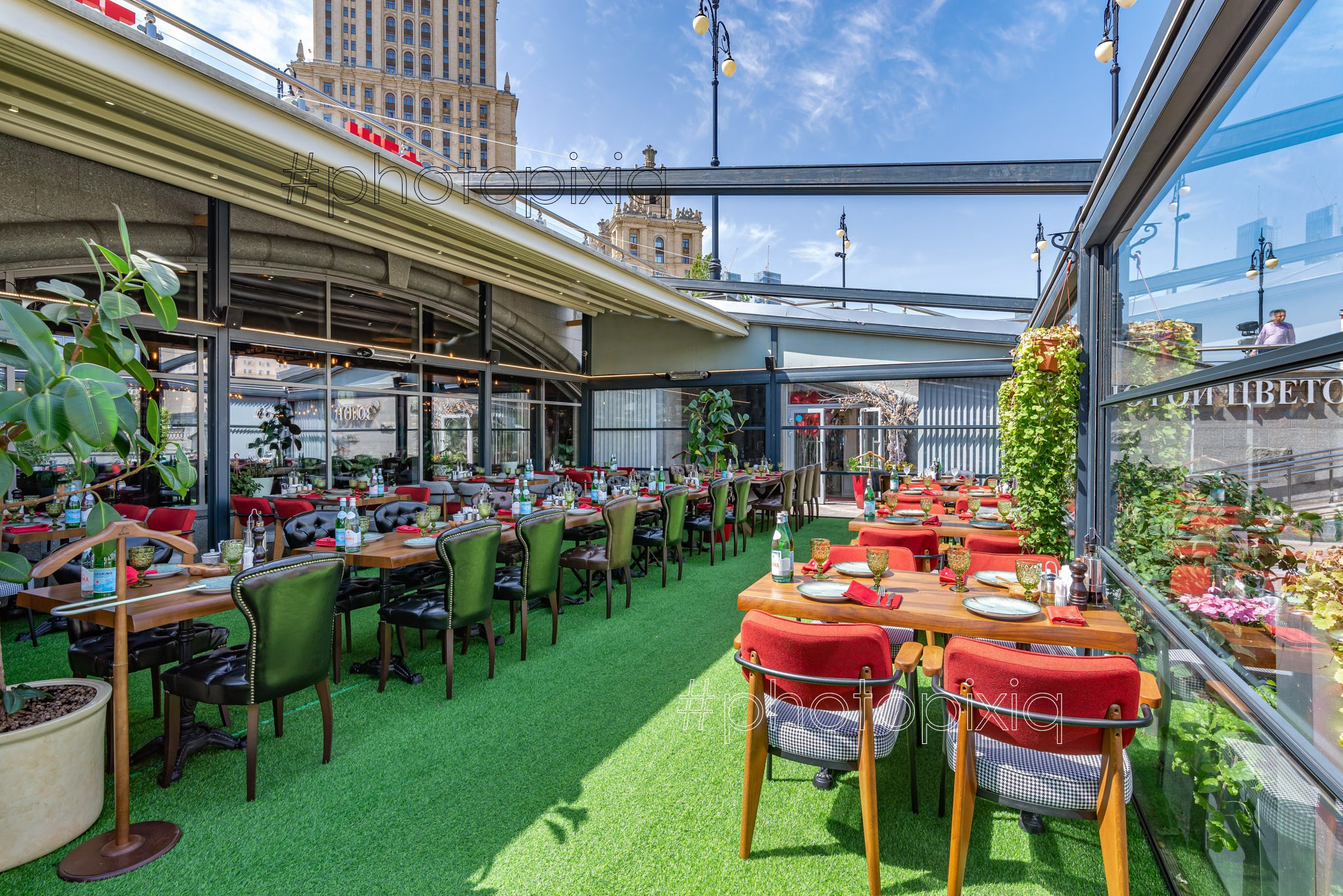 Фотосъёмка веранды ресторана CHEF СТЕЙК-ХАУС. Интерьерная съёмка и виртуальные туры — Интерьерный фотограф Кузнецов Сергей (photopixiq)