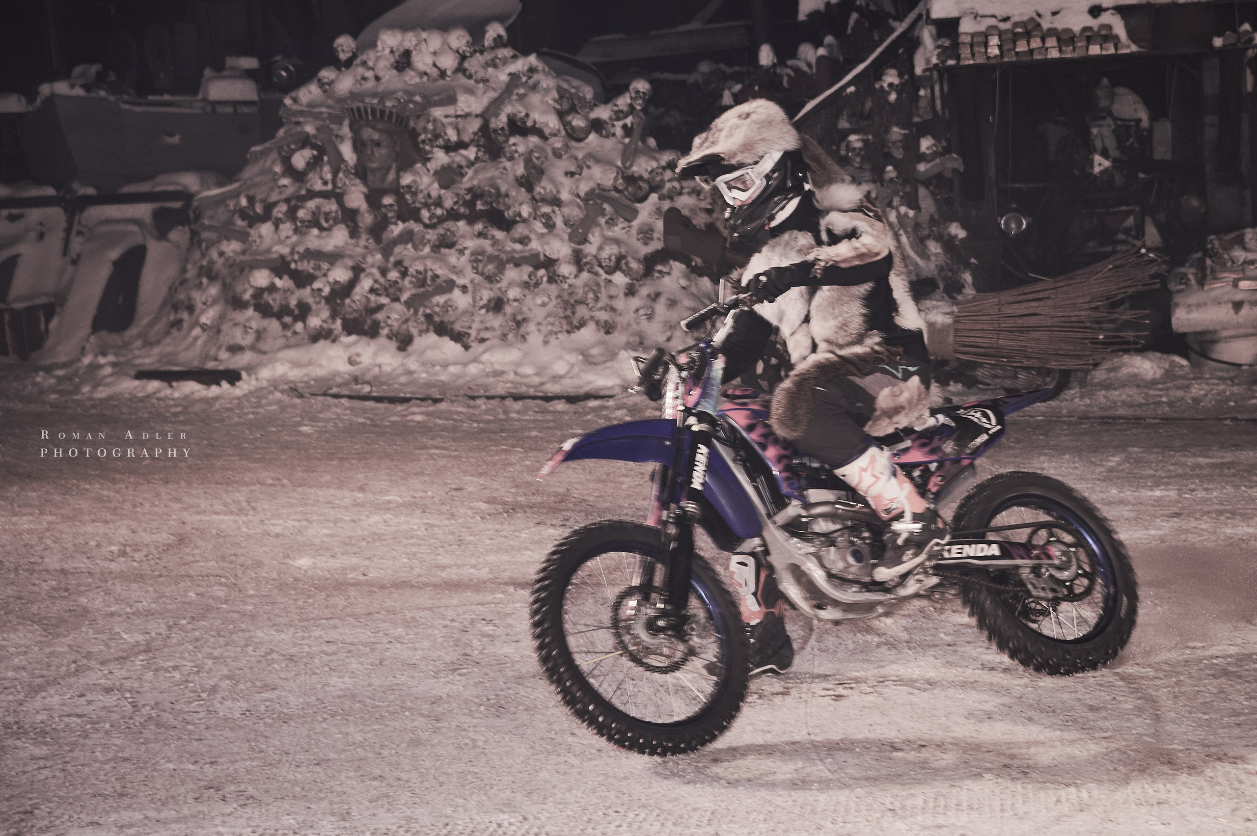 Новогодняя сказка от Ночных волков. Фотограф Роман Адлер