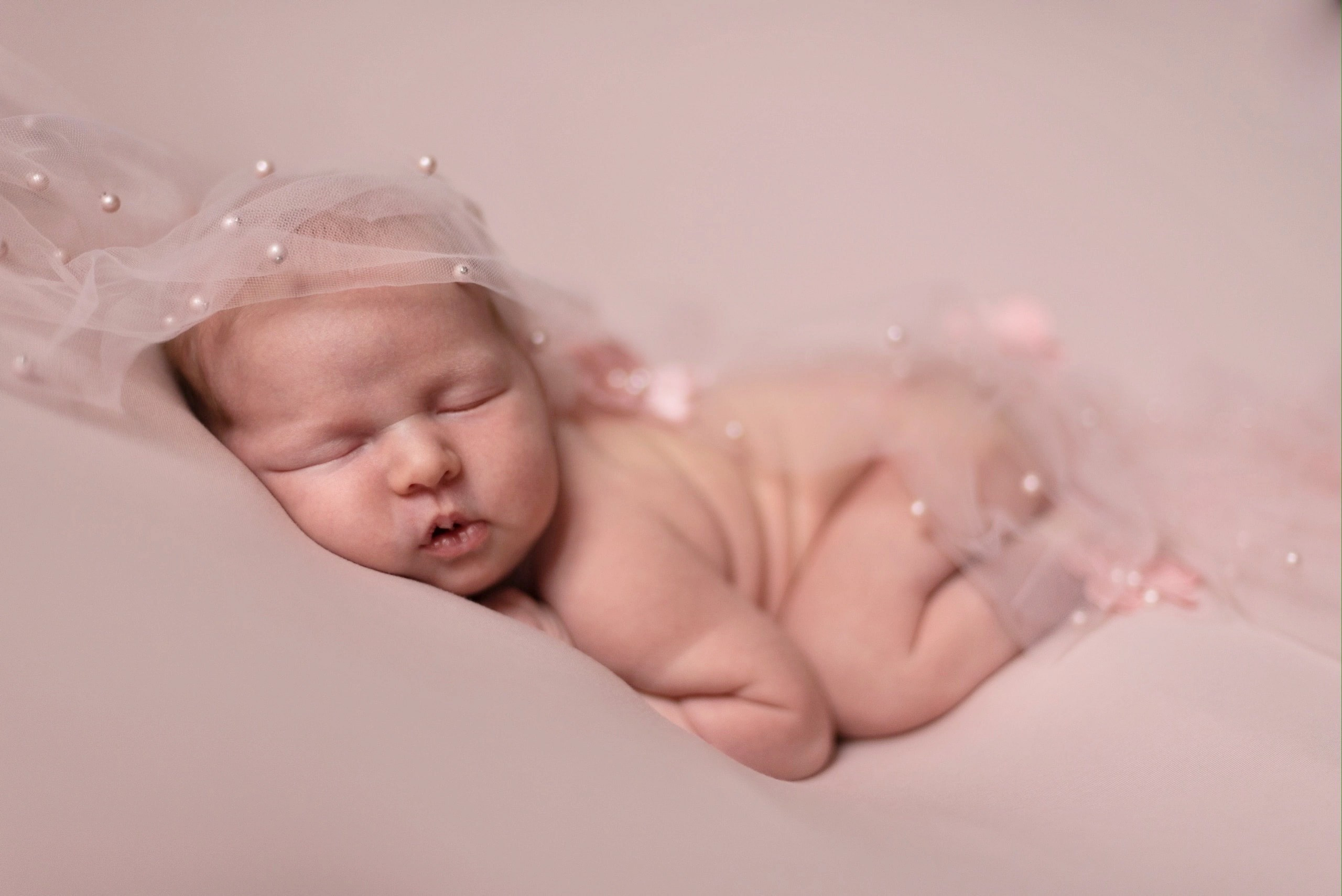 Newborn Мария. Фотостудия для новорожденных и малышей в Твери — На ручки