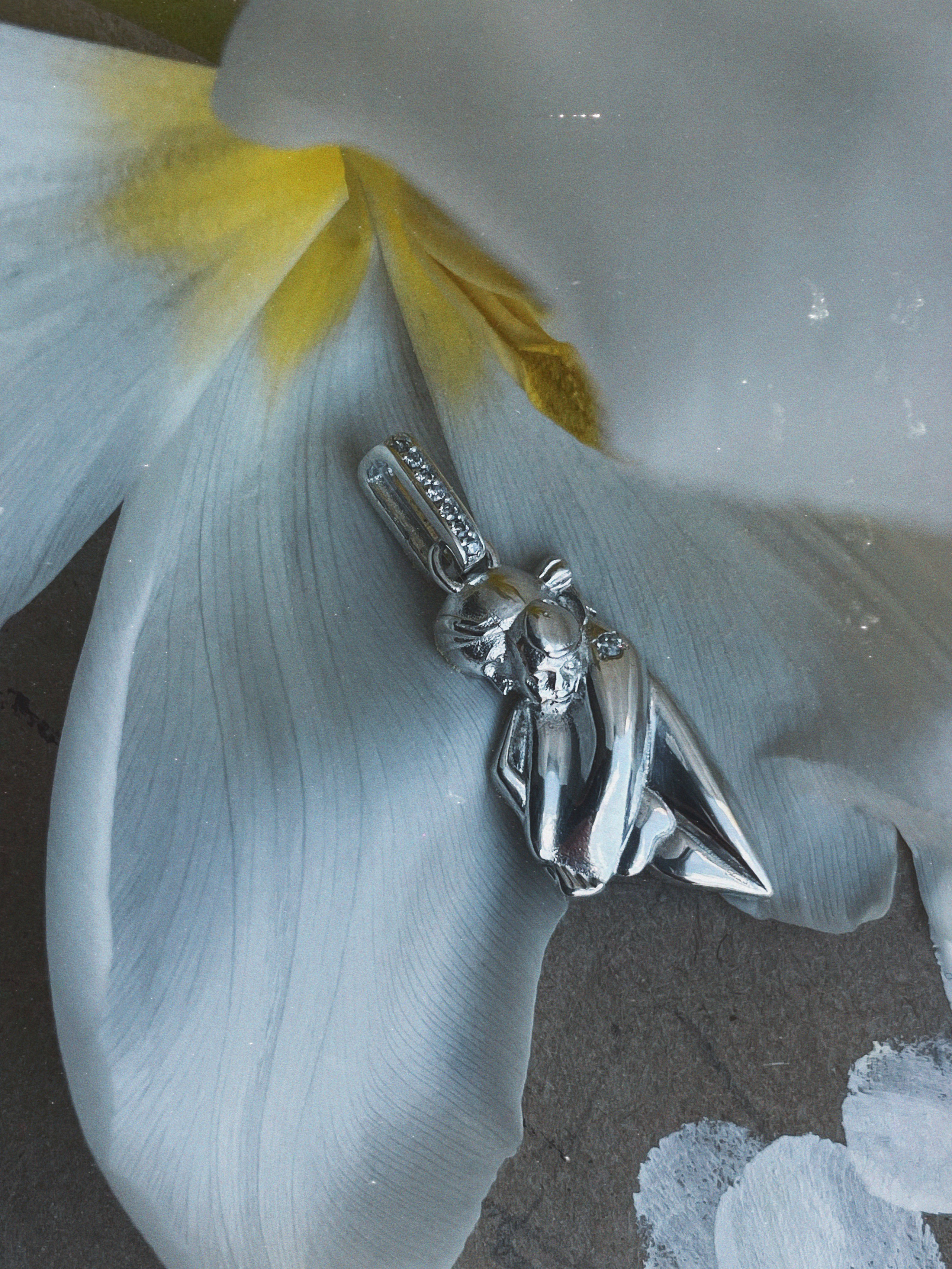 Подвеска  мама с ребенокм из белого золота с бриллиантами