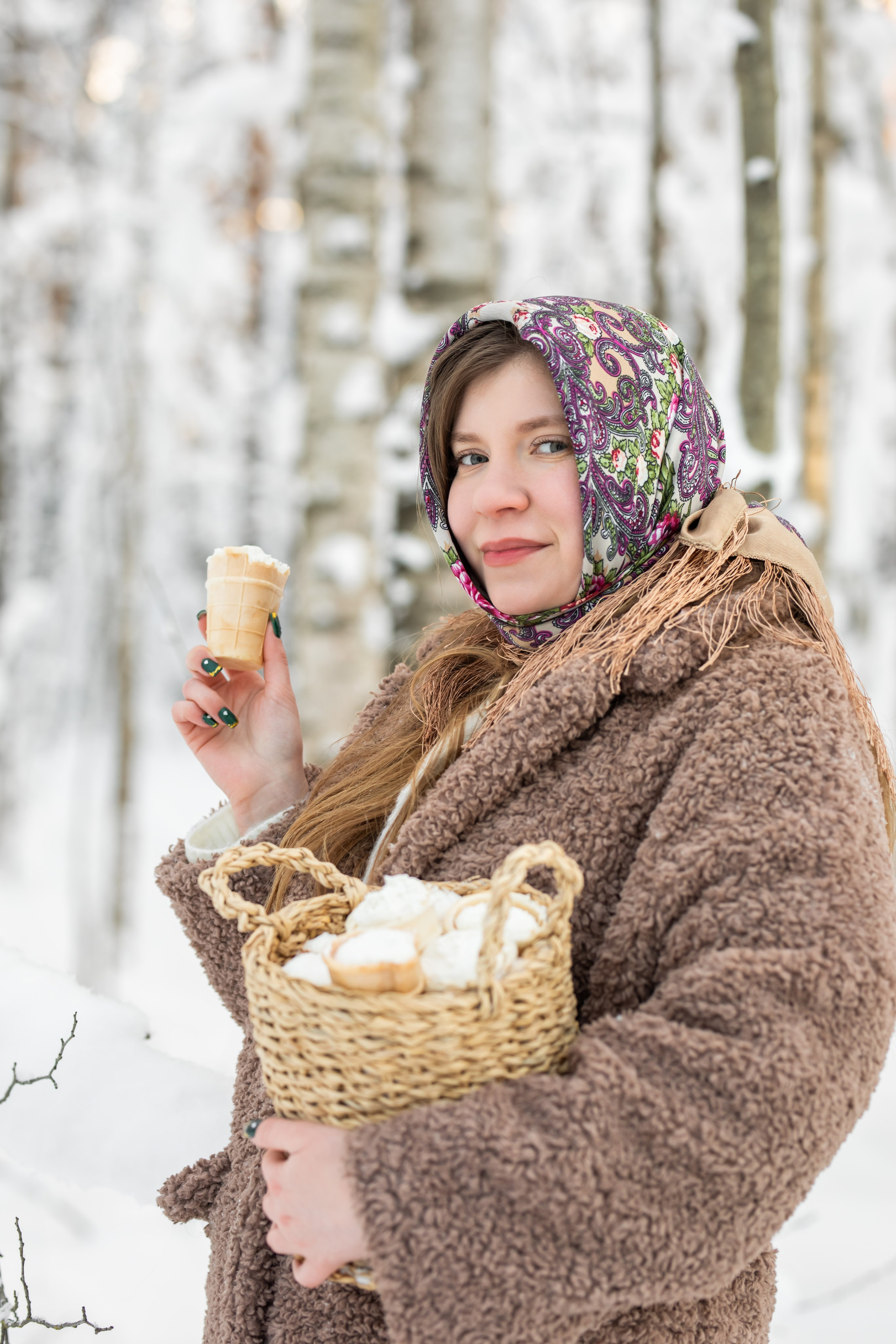 Анастасия и Юлия в зимнем лесу. Свадебный и семейный фотограф в Колпино и СПб Юлия Папанова