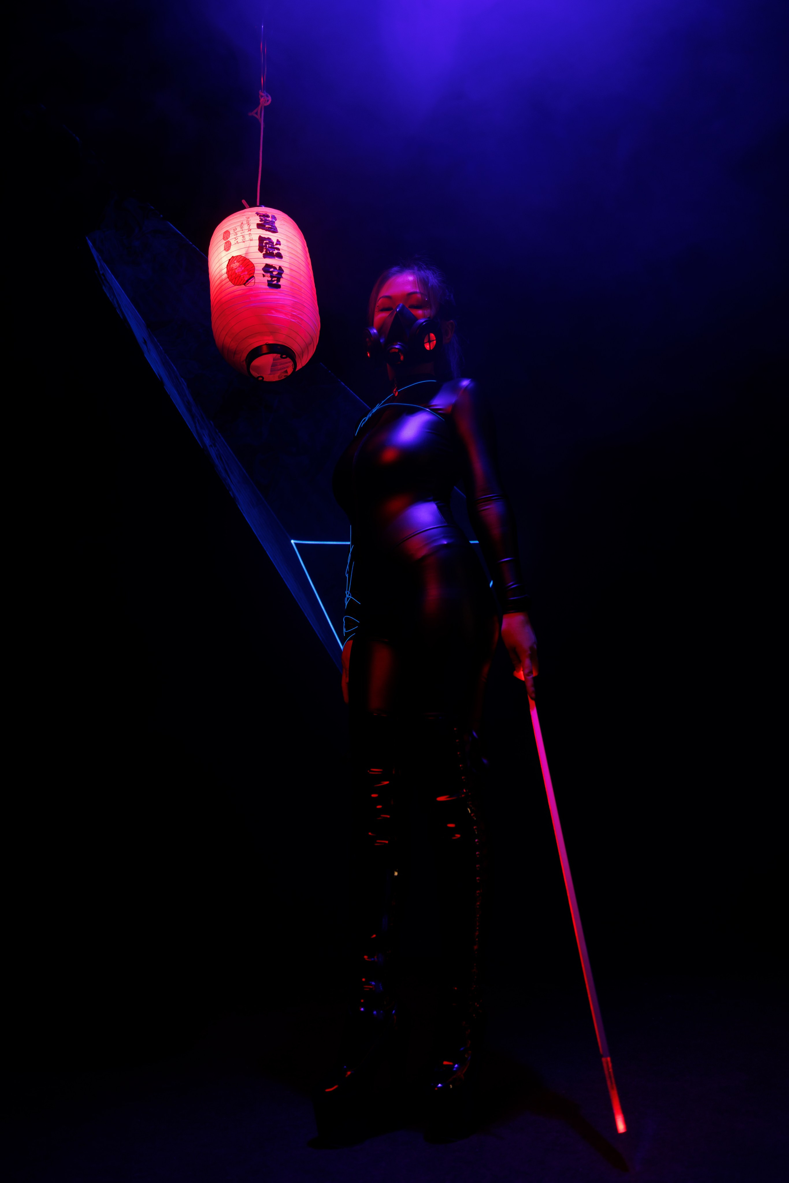 Неон и шибари. Photomantis