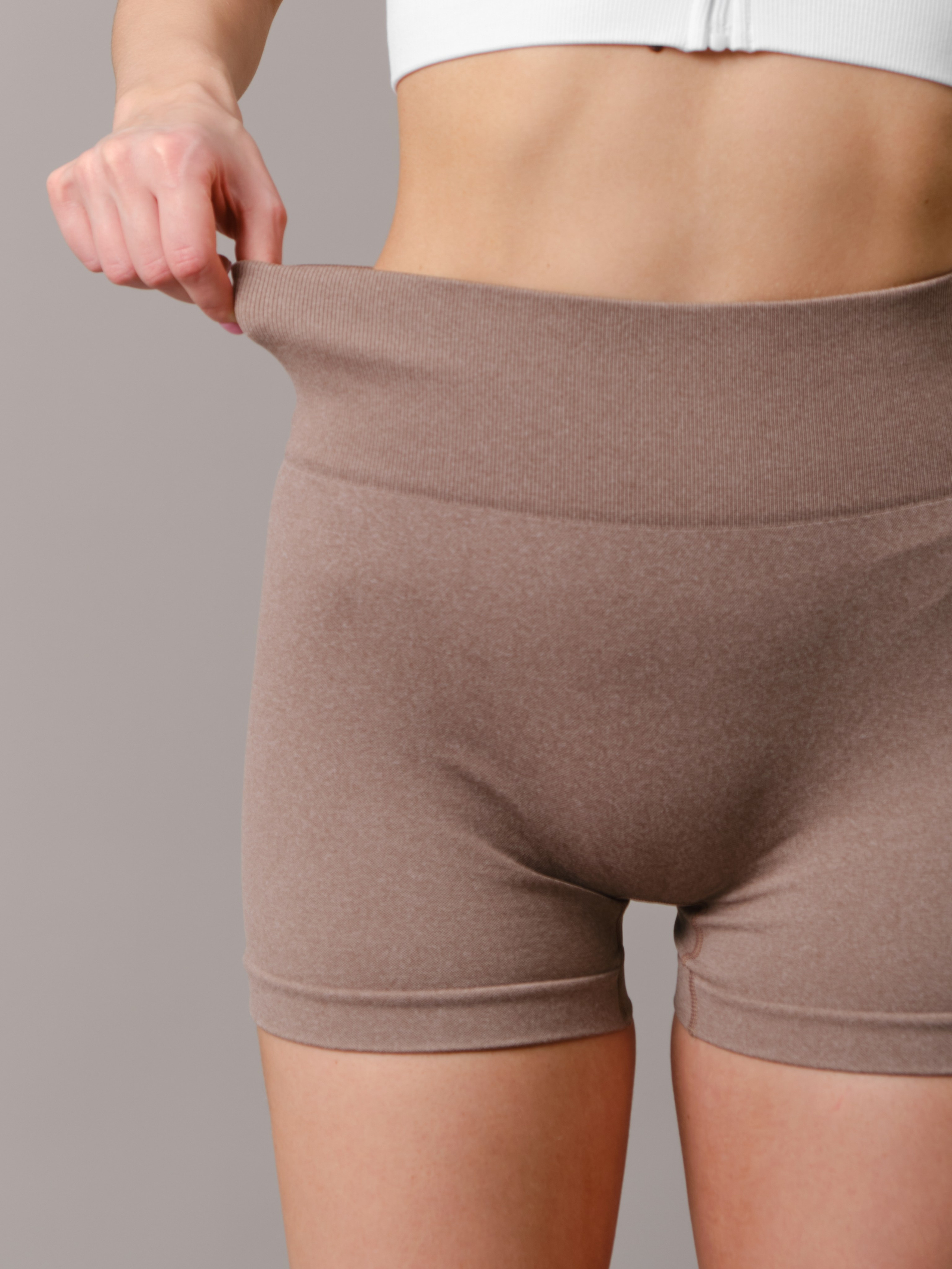 Спортивные костюмы (серый фон). Фотостудия для Wildberries Ozon