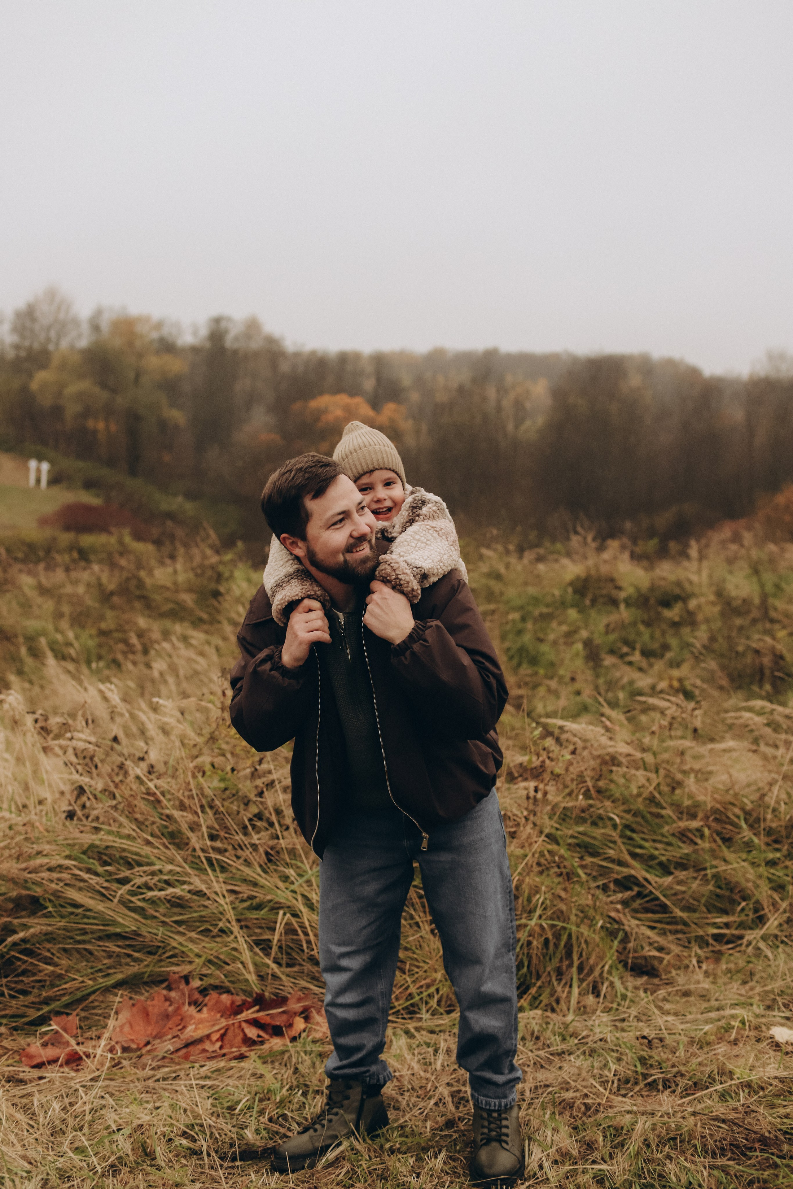 Осенняя прогулка по холмам: Саша, Алёна и Прохор. Свадебный, семейный и детский фотограф в Люберцах Зайцева Анастасия
