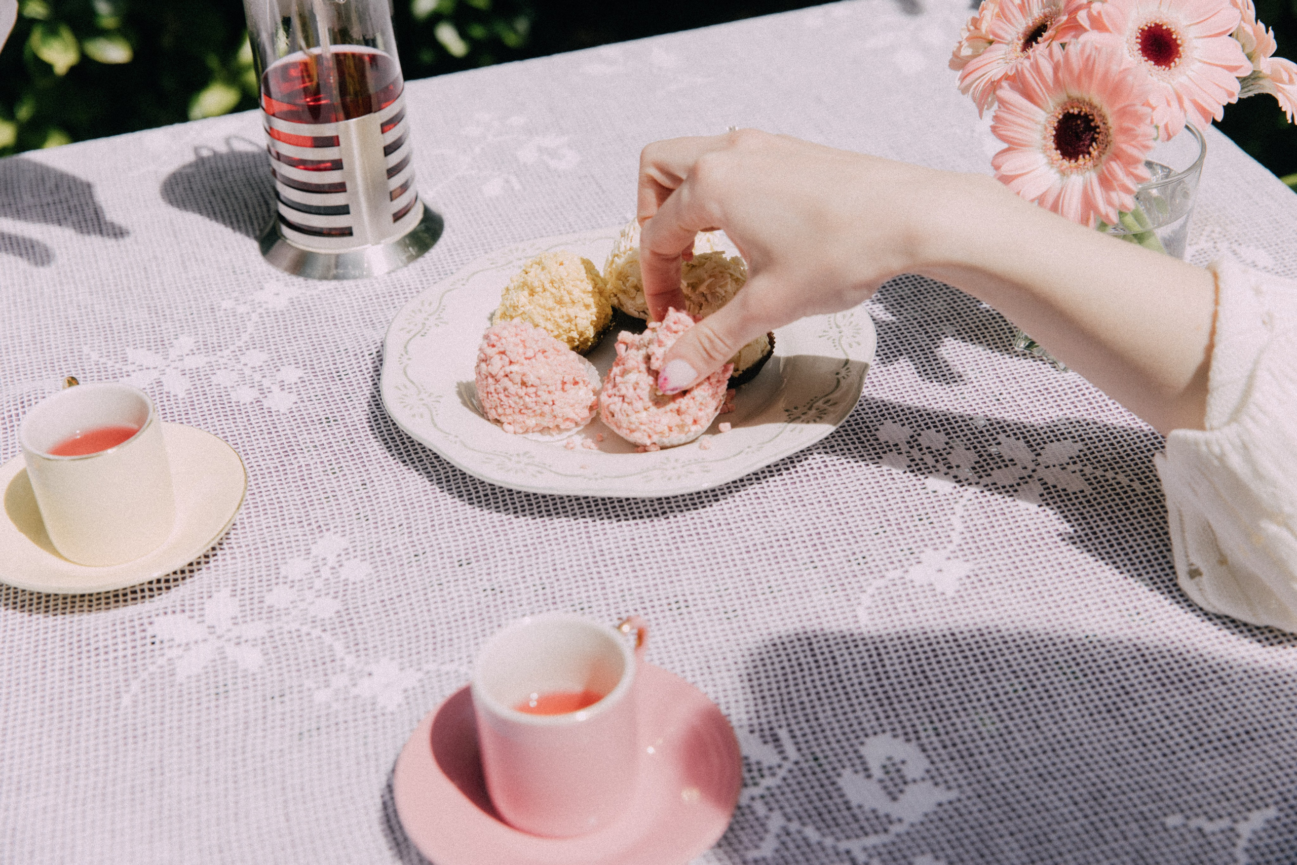 Love comes in the spring. Photographer in Paris