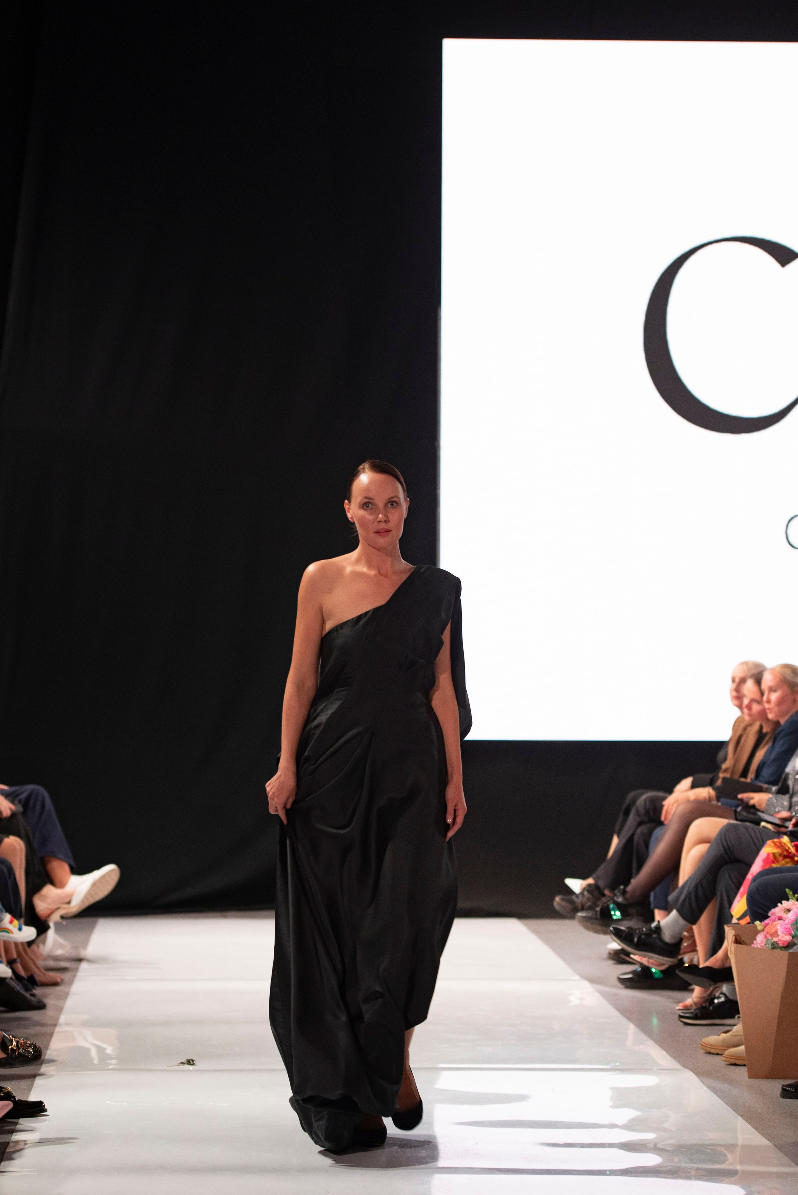 Фотограф на модельный показ. Свадебный, семейный, фэшн фотограф, школьный фотограф в Сочи