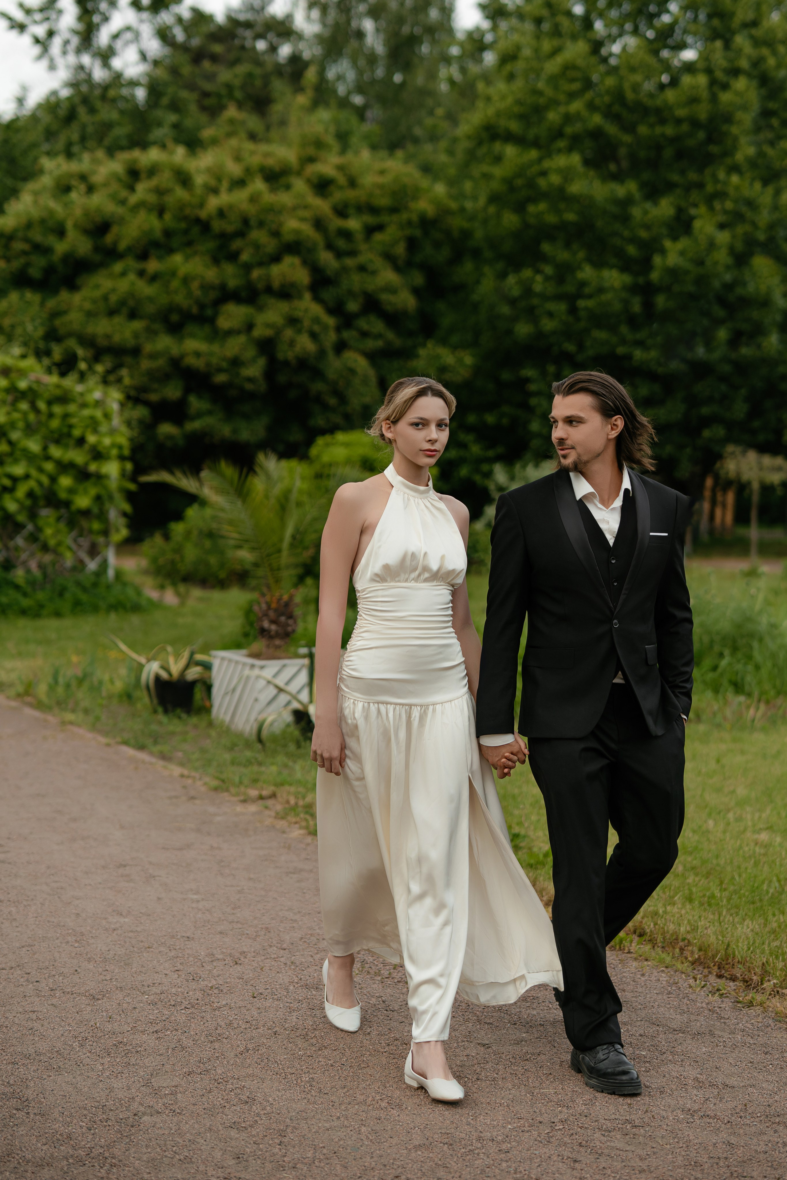 Свадебная прогулка, а парке Сокольники. Фотограф Сергиев Посад / Москва / Дмитров / Дубна