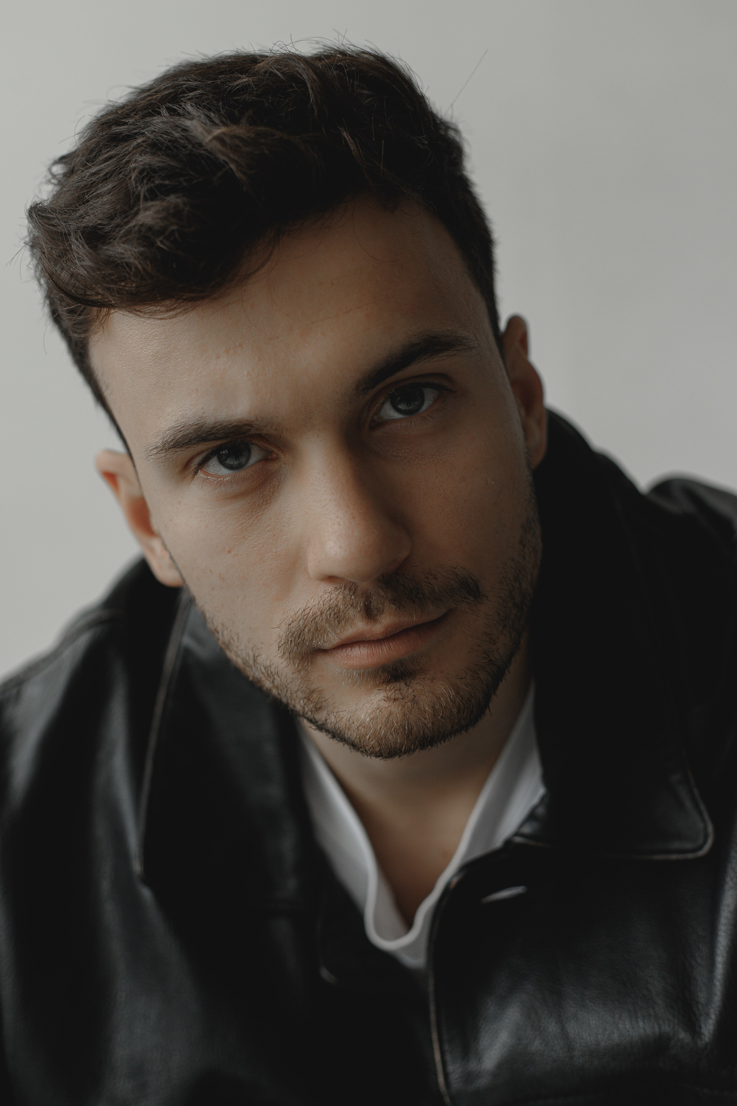 Портфолио Парня модели Глеб Русанду. Продакшен г. Москва съемка мужской одежды, мужские модели, фото и видео, организация под ключ