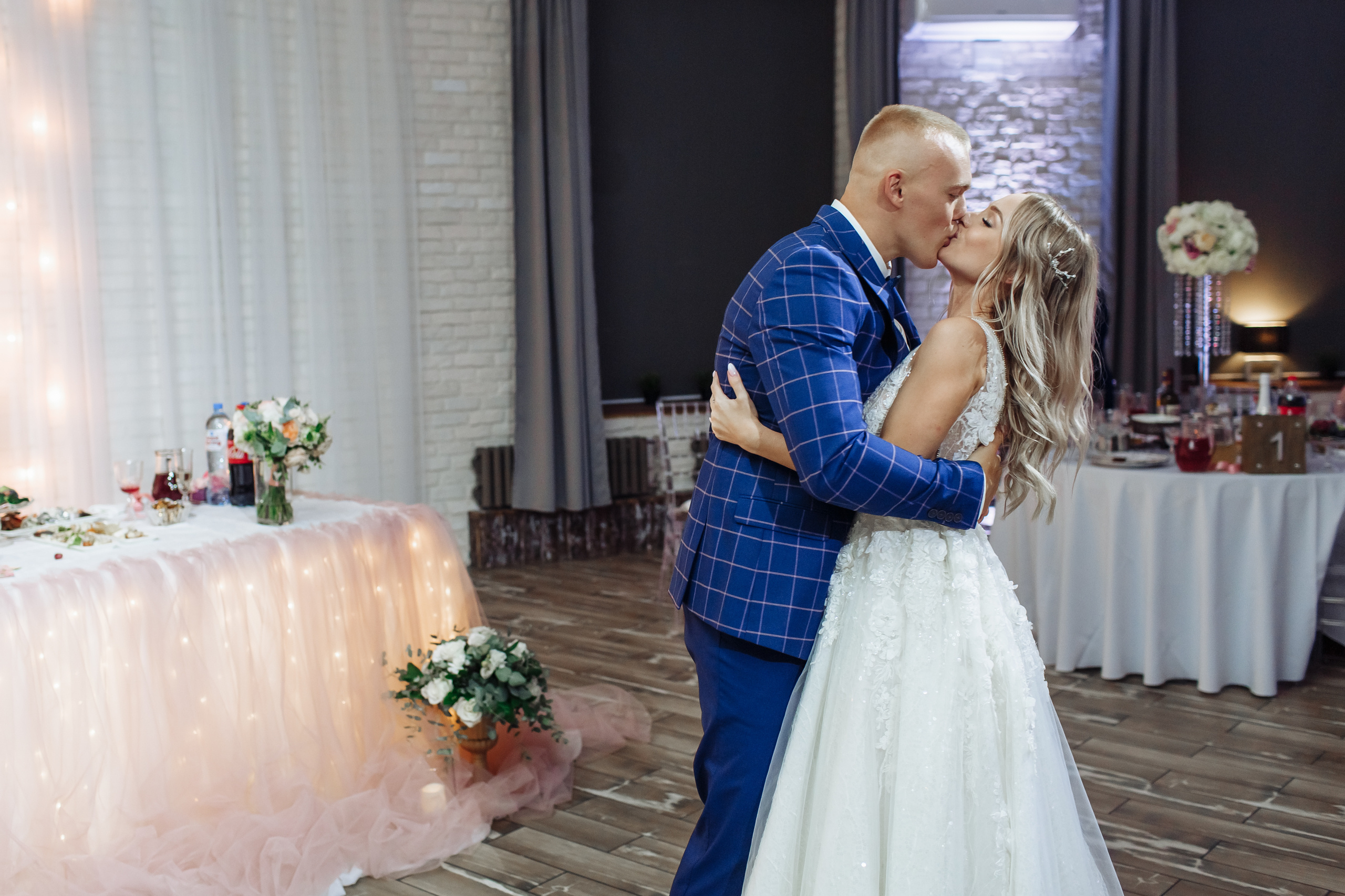 Выездная регистрация в Петергоф лофт. Свадебный фотограф в Санкт-Петербурге и Петергофе Андрей Заяц