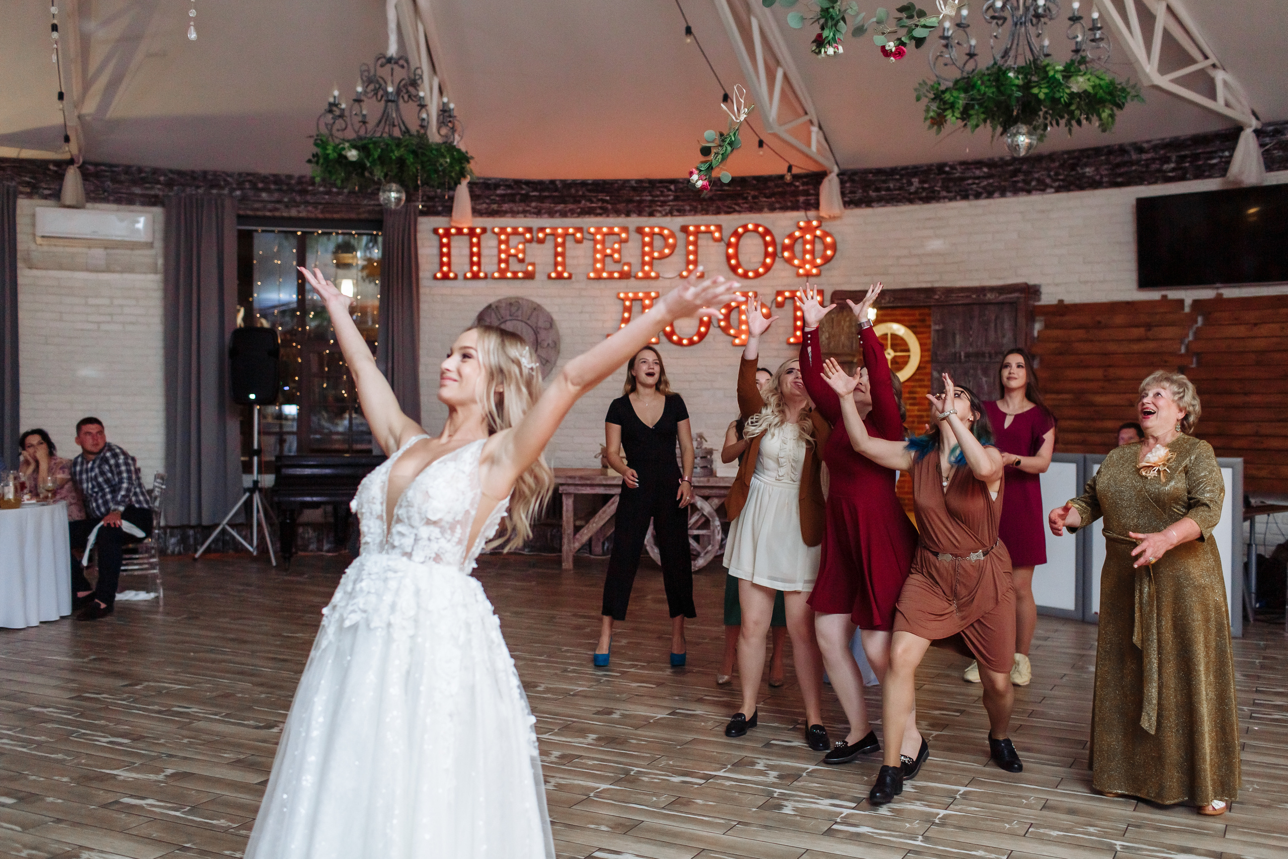 Выездная регистрация в Петергоф лофт. Свадебный фотограф в Санкт-Петербурге и Петергофе Андрей Заяц