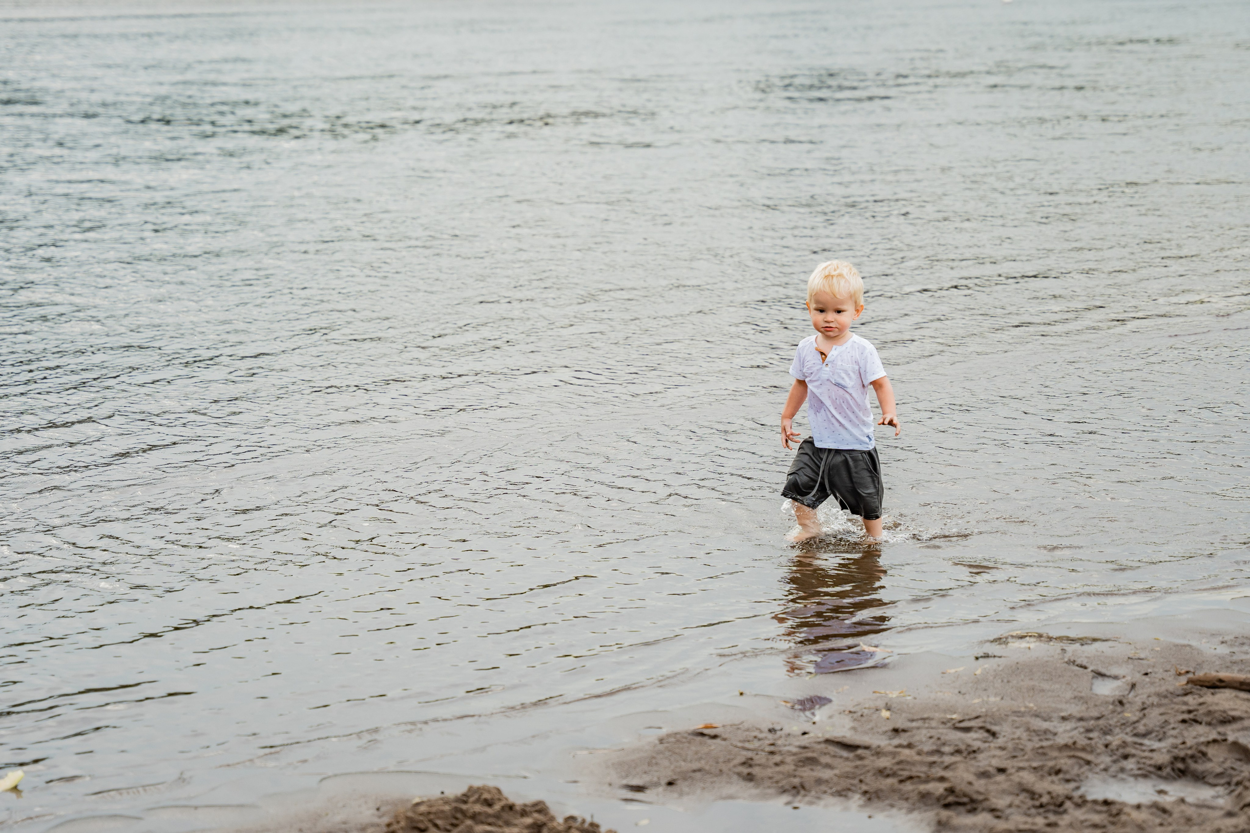 Прогулка с лапой. Пляж. Гроза