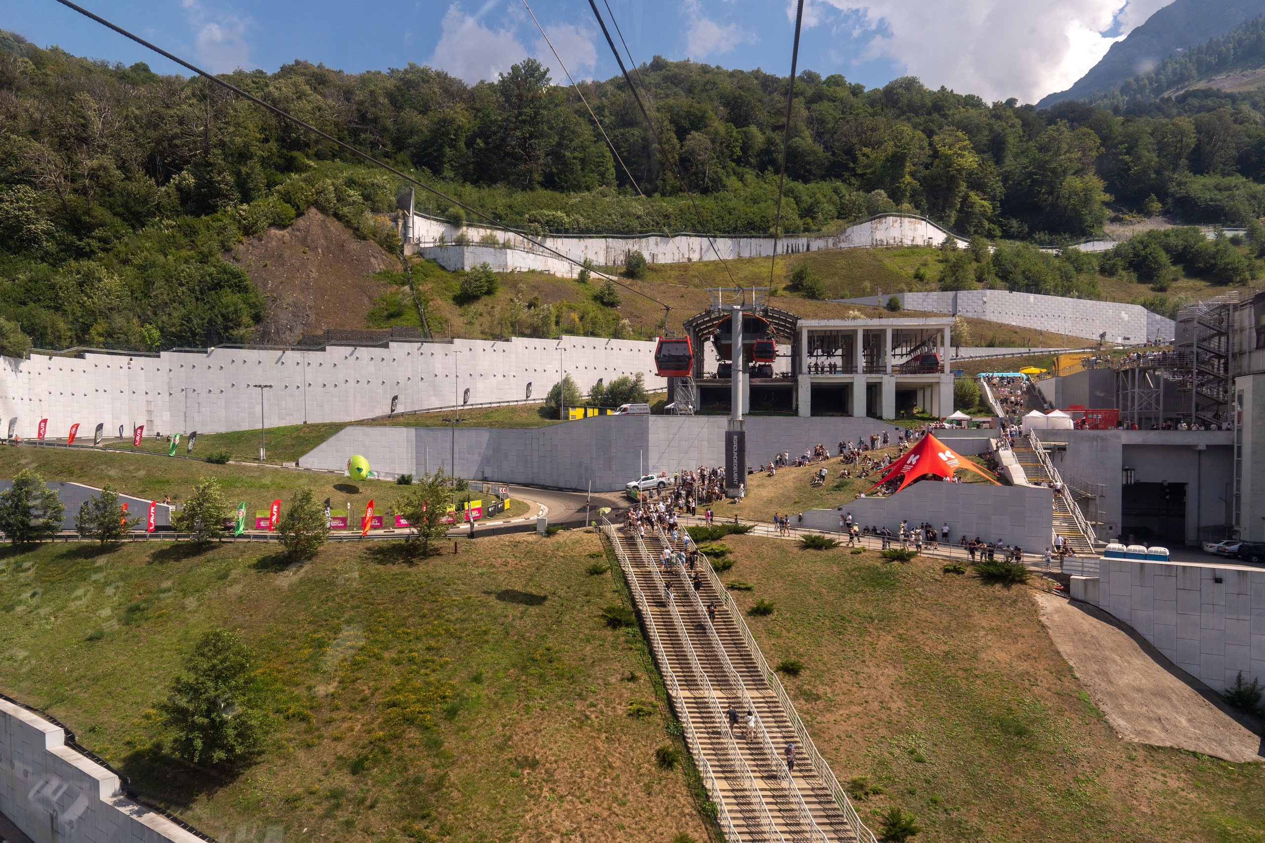 Фотоотчет партнеской интеграции для сети «Пятерочка» на фестивале «Grounded». Репортажный фотограф в Красной Поляне и Сочи Павлюченко Екатерина