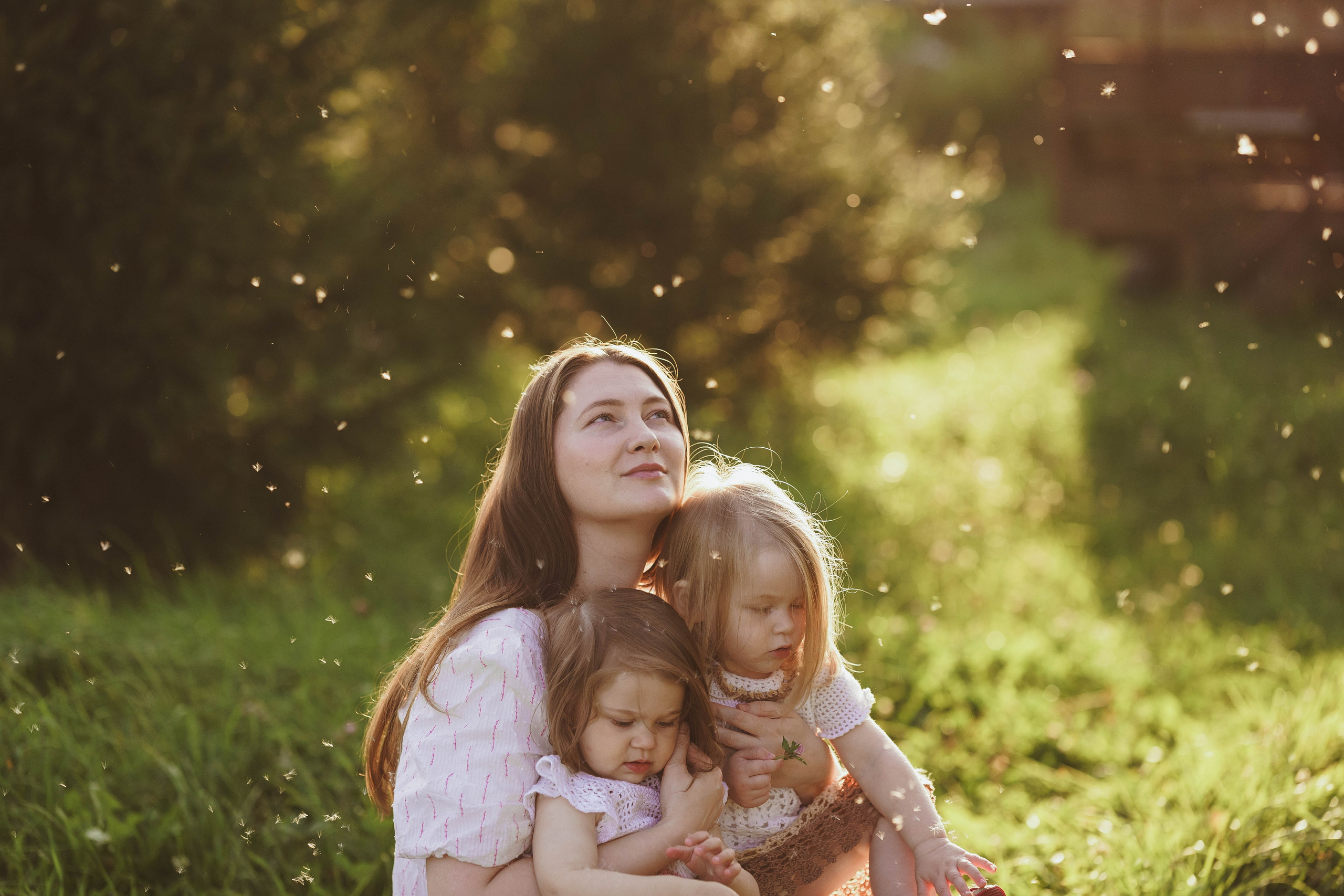 Мама с двойняшками, Костромская область. Наталья Дукалова фотограф Щелково Королев Пушкино Москва Балашиха