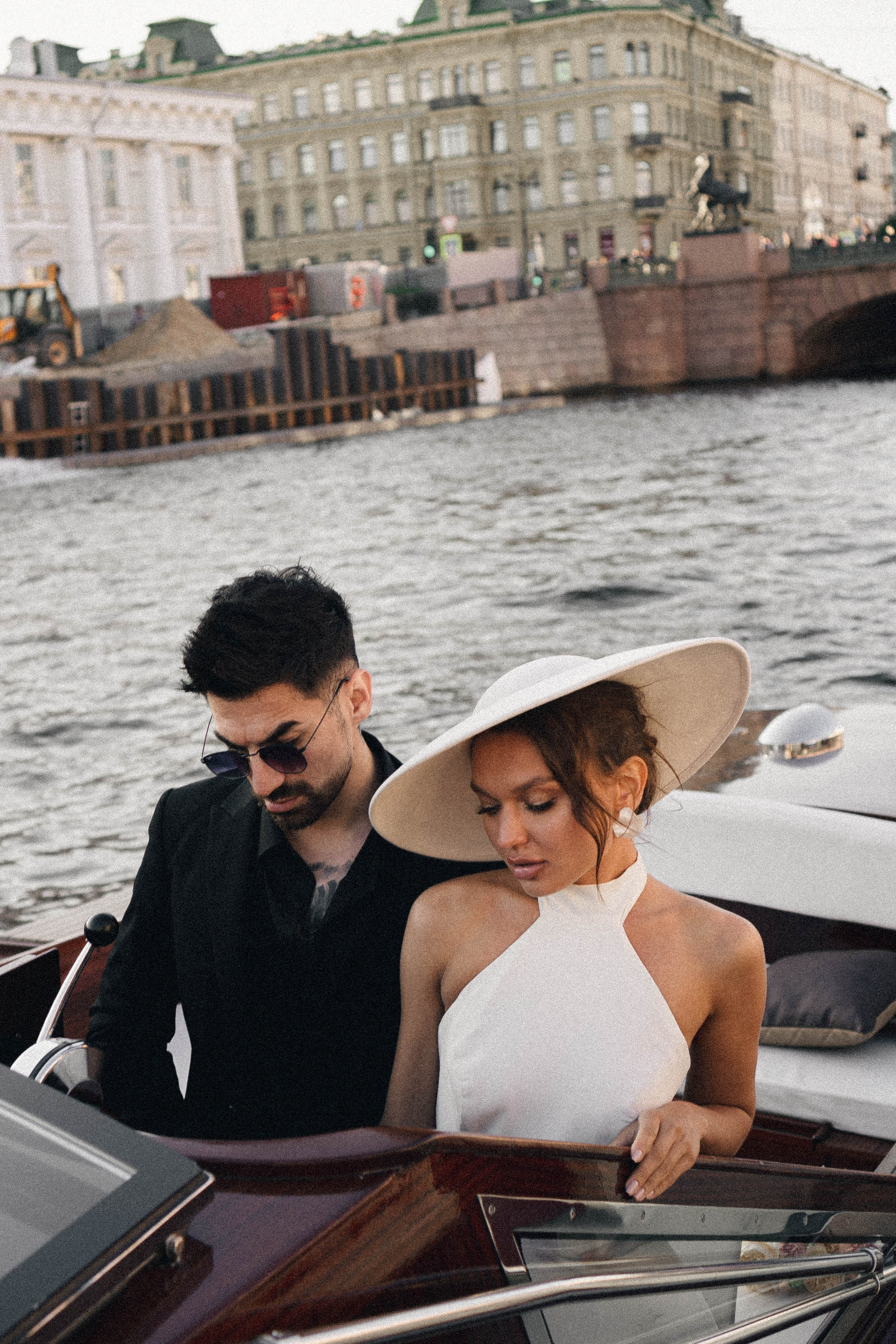 СВАДЕНБНАЯ СЬЕМКА НА КАТЕРЕ ПО КАНАЛАМ САНКТ-ПЕТЕРБУРГА И В АКВАТОРИИ НЕВЫ. Профессиональный фотограф, Санкт-Петербург — Виктория Богомолова