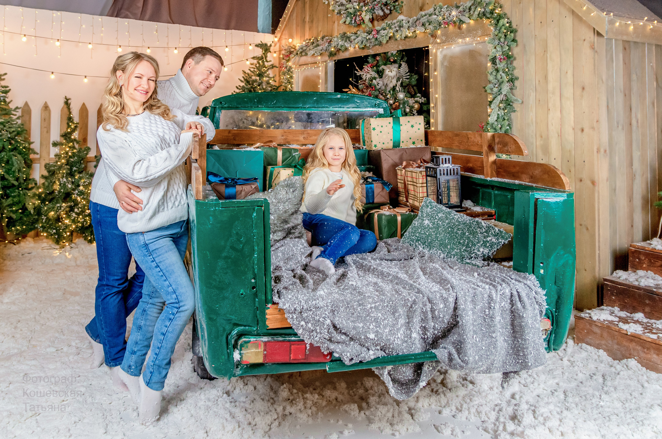 Фотоссесия  в тёмном и светлом ключе с огоньками на Новый год. Фотографы для фотосессий в Новосибирске