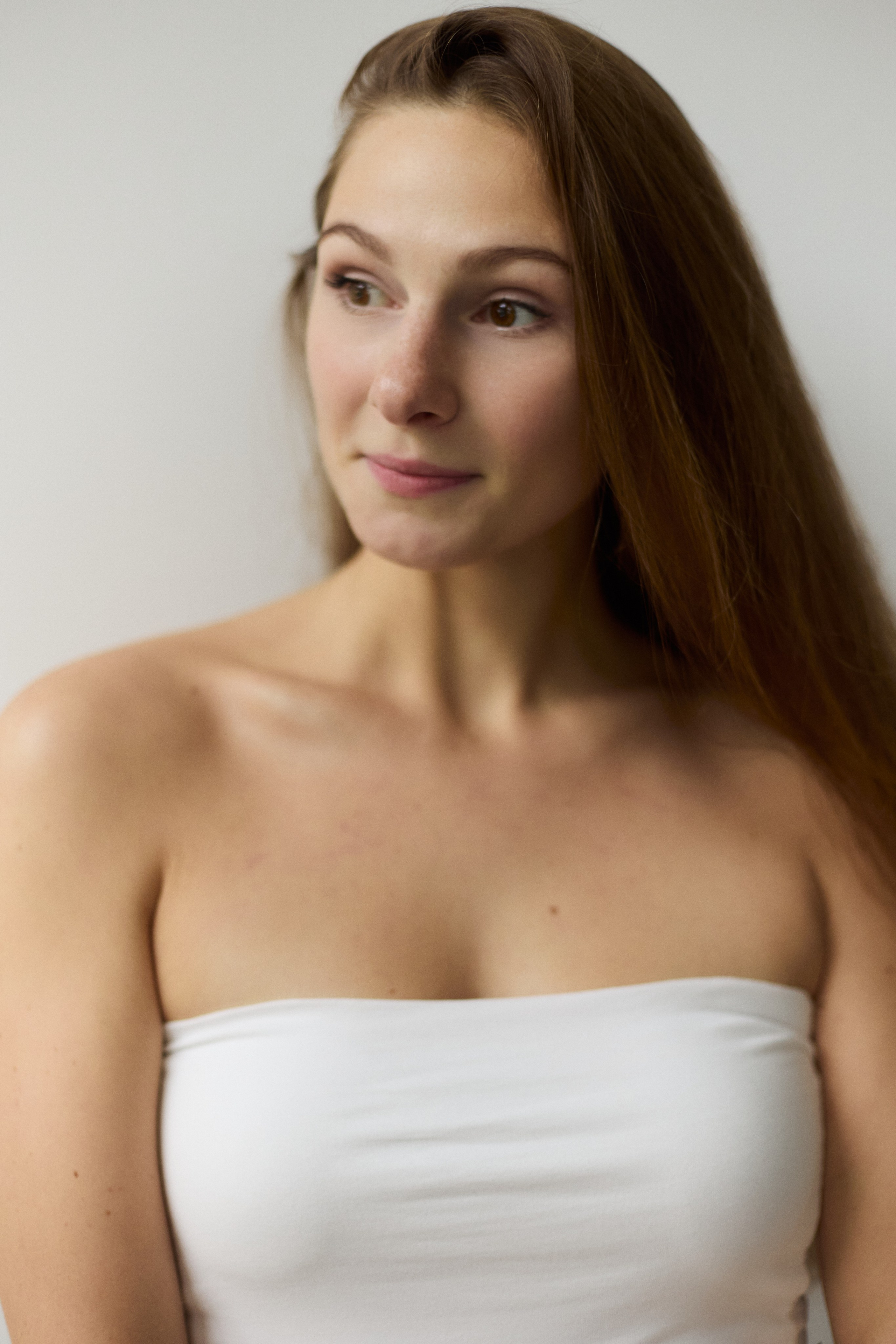 актерское портфолио для молодой девушки в студии, портретная фотосессия