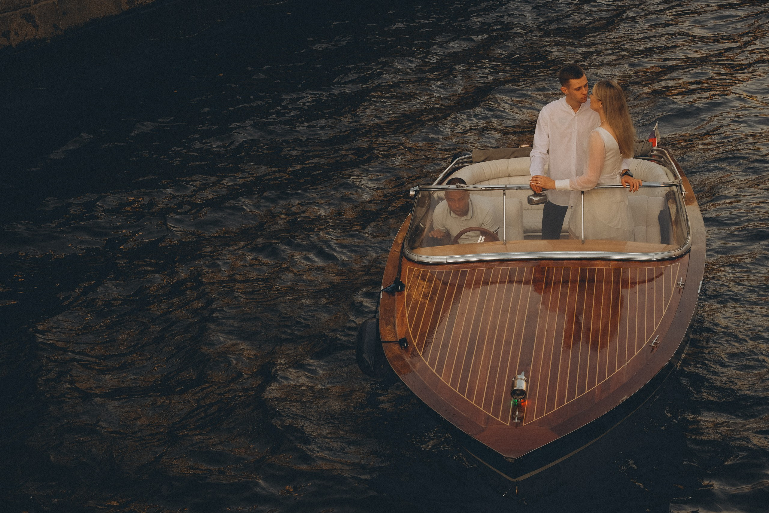 СВАДЕНБНАЯ СЬЕМКА НА КАТЕРЕ ПО КАНАЛАМ САНКТ-ПЕТЕРБУРГА И В АКВАТОРИИ НЕВЫ. Профессиональный фотограф, Санкт-Петербург — Виктория Богомолова