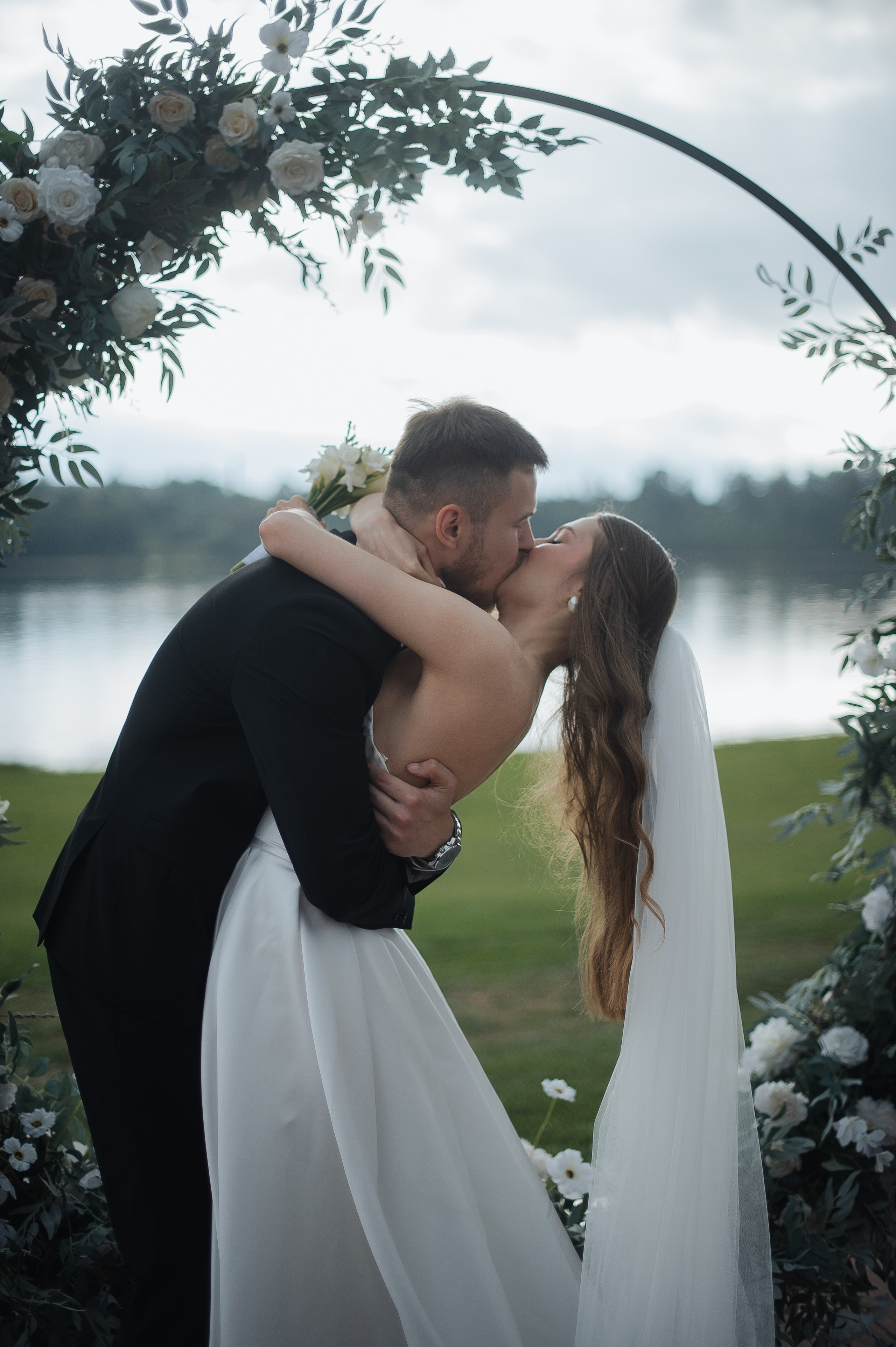 Свадьба на берегу Волги. Свадебный фотограф в Ярославле Денис Медоваров