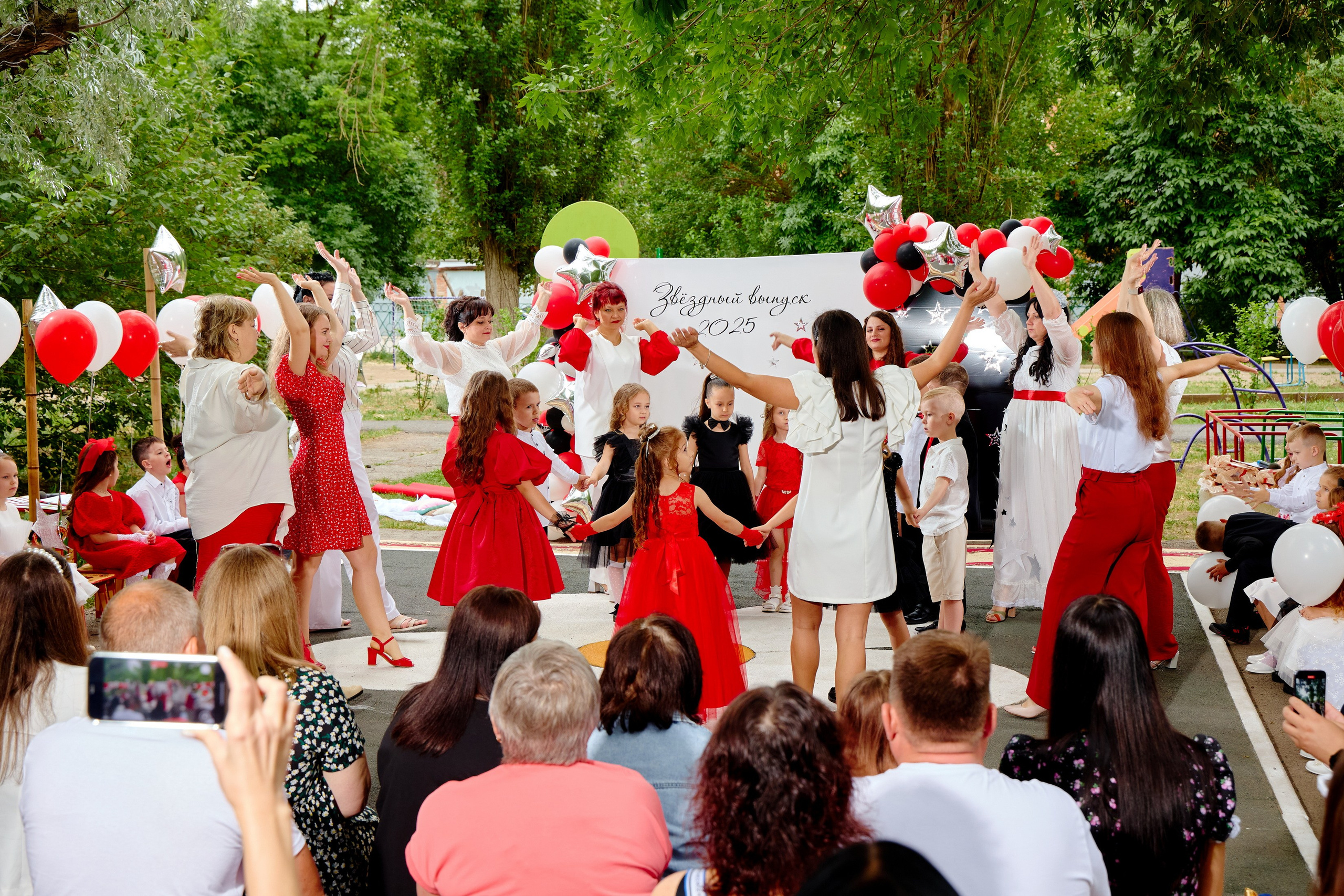 Выпускной 45 сад. Фотограф Выпускные альбомы Таганрог Сергей Коробченко