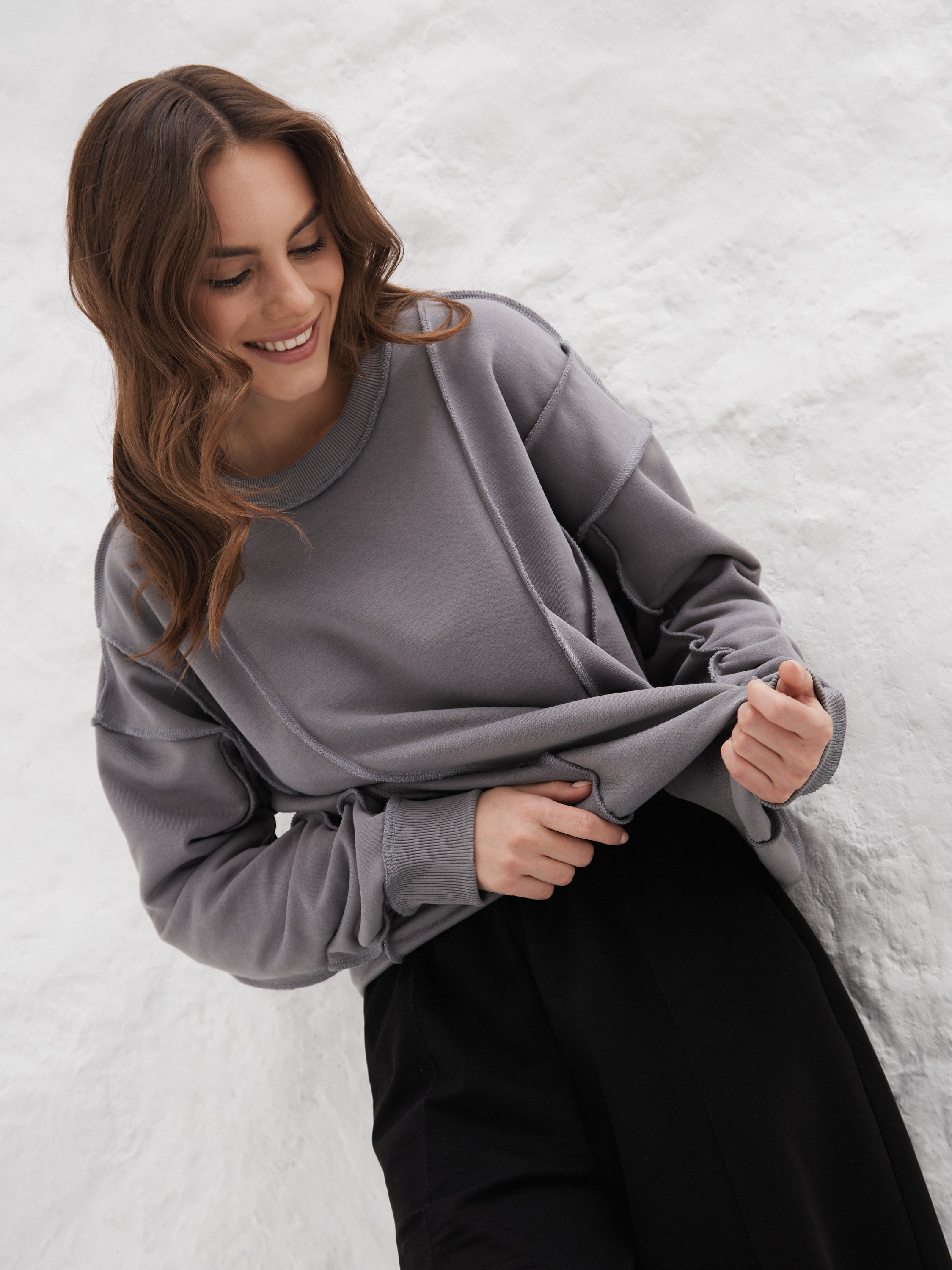 Фотосъемка свитшотов Екатеринбург Wildberries ВБ Ozon Озон мужские женские свитшоты фотосессия одежды Екб заказать цена фотосъемка товара WB. Фотограф Екатеринбург Анастасия Жерновская | Маркетплейсы и нейрофото