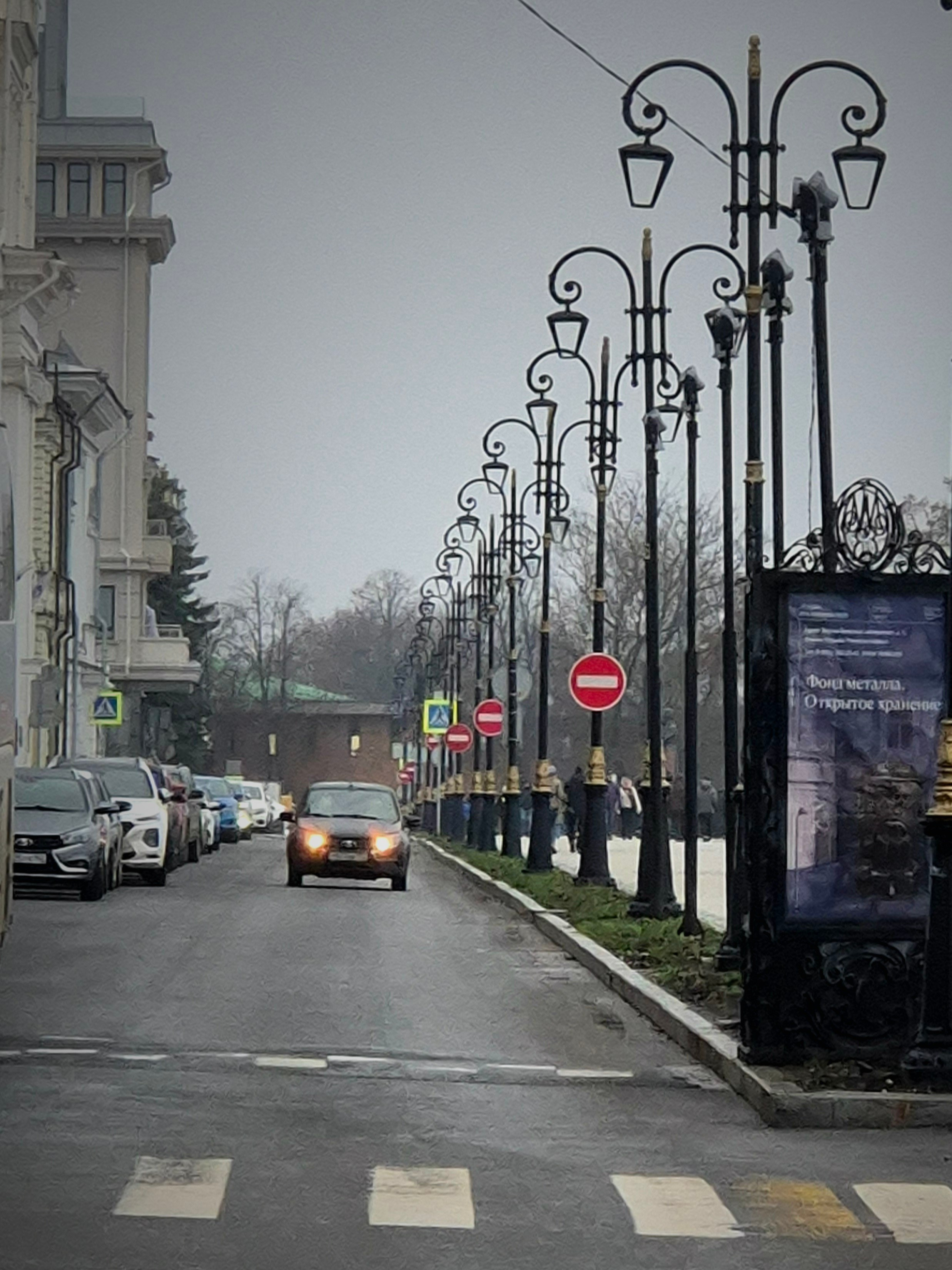 Гуляем по Верхне-Волжской набережной в сторону Кремля