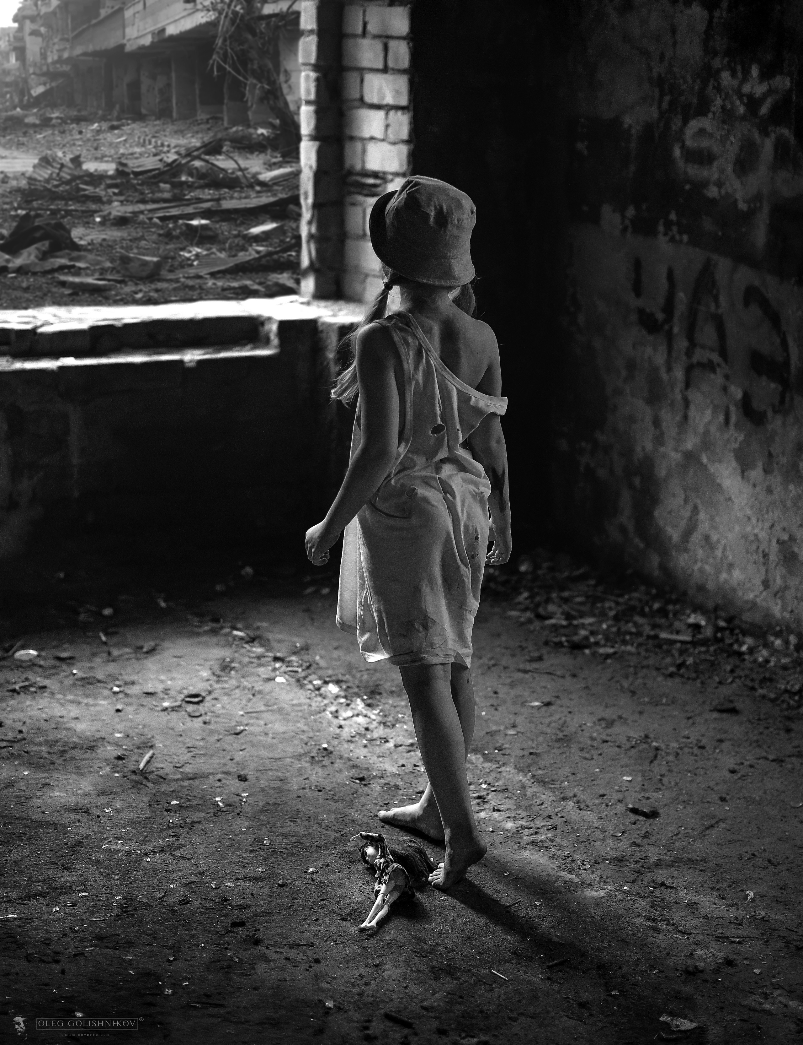 Черно-белая фотосъемка. B&W съемка в Москве. ЧБ фотограф Олег Голишник. Арт-фотограф Олег Голишников. Творческая мастерская