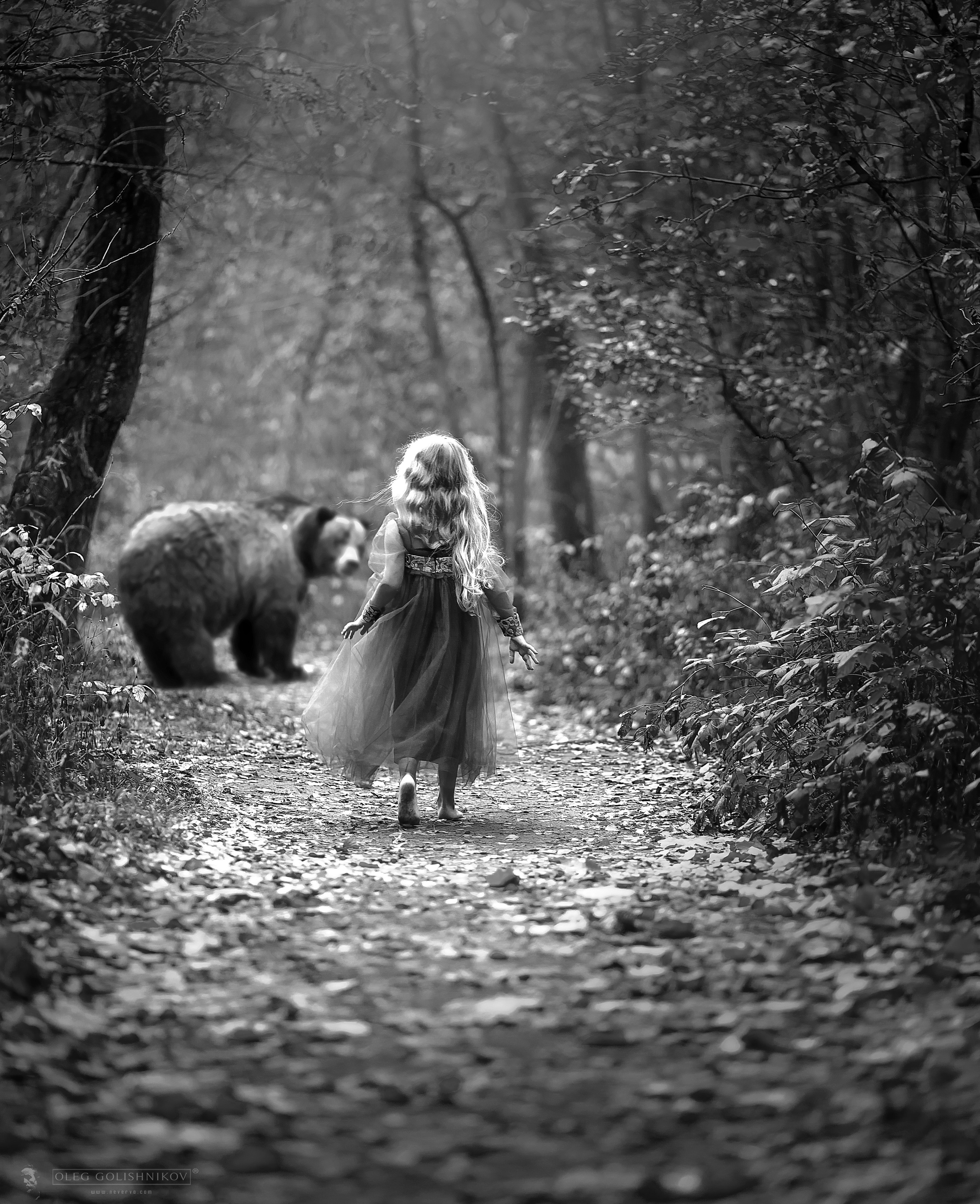 Черно-белая фотосъемка. B&W съемка в Москве. ЧБ фотограф Олег Голишник. Арт-фотограф Олег Голишников. Творческая мастерская