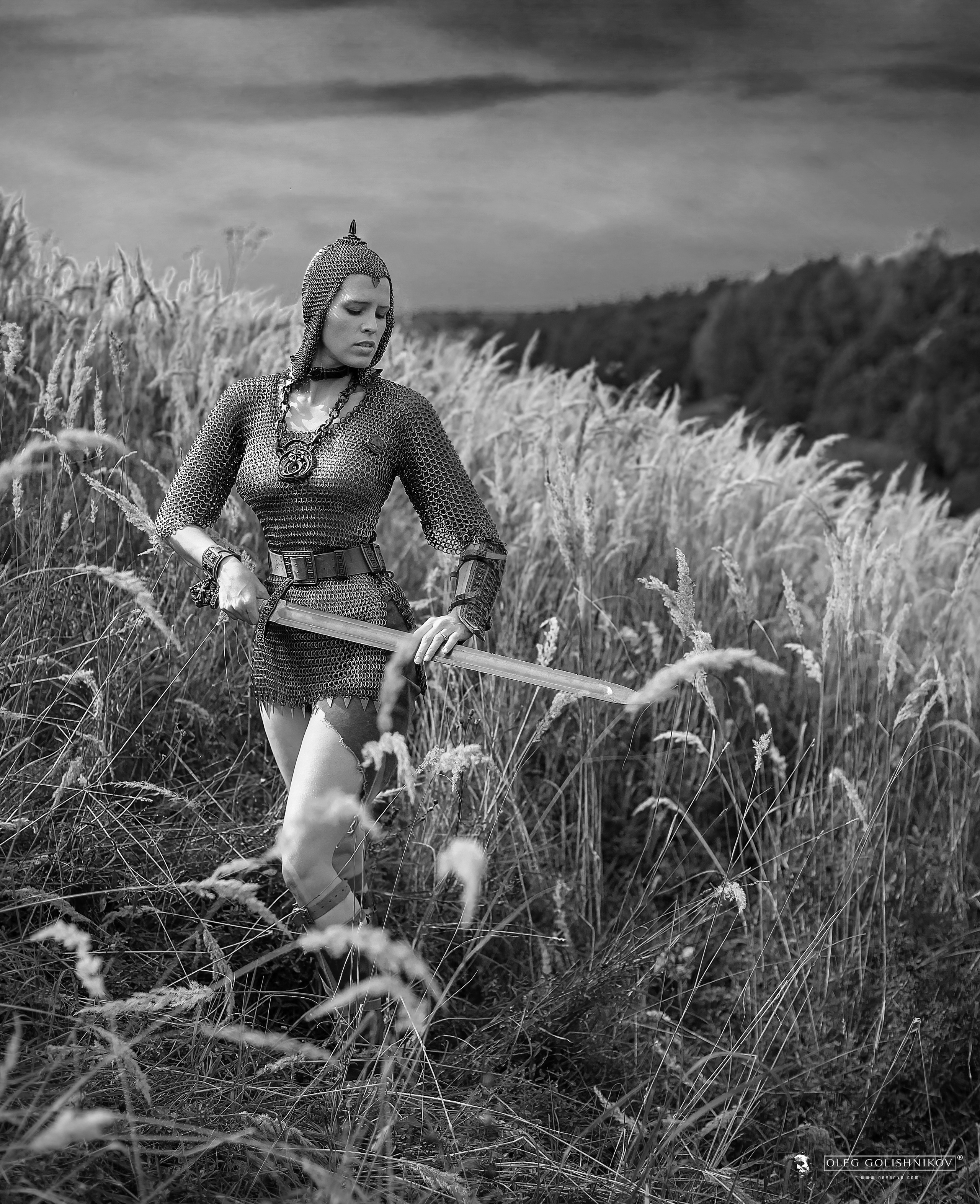 Черно-белая фотосъемка. B&W съемка в Москве. ЧБ фотограф Олег Голишник. Арт-фотограф Олег Голишников. Творческая мастерская