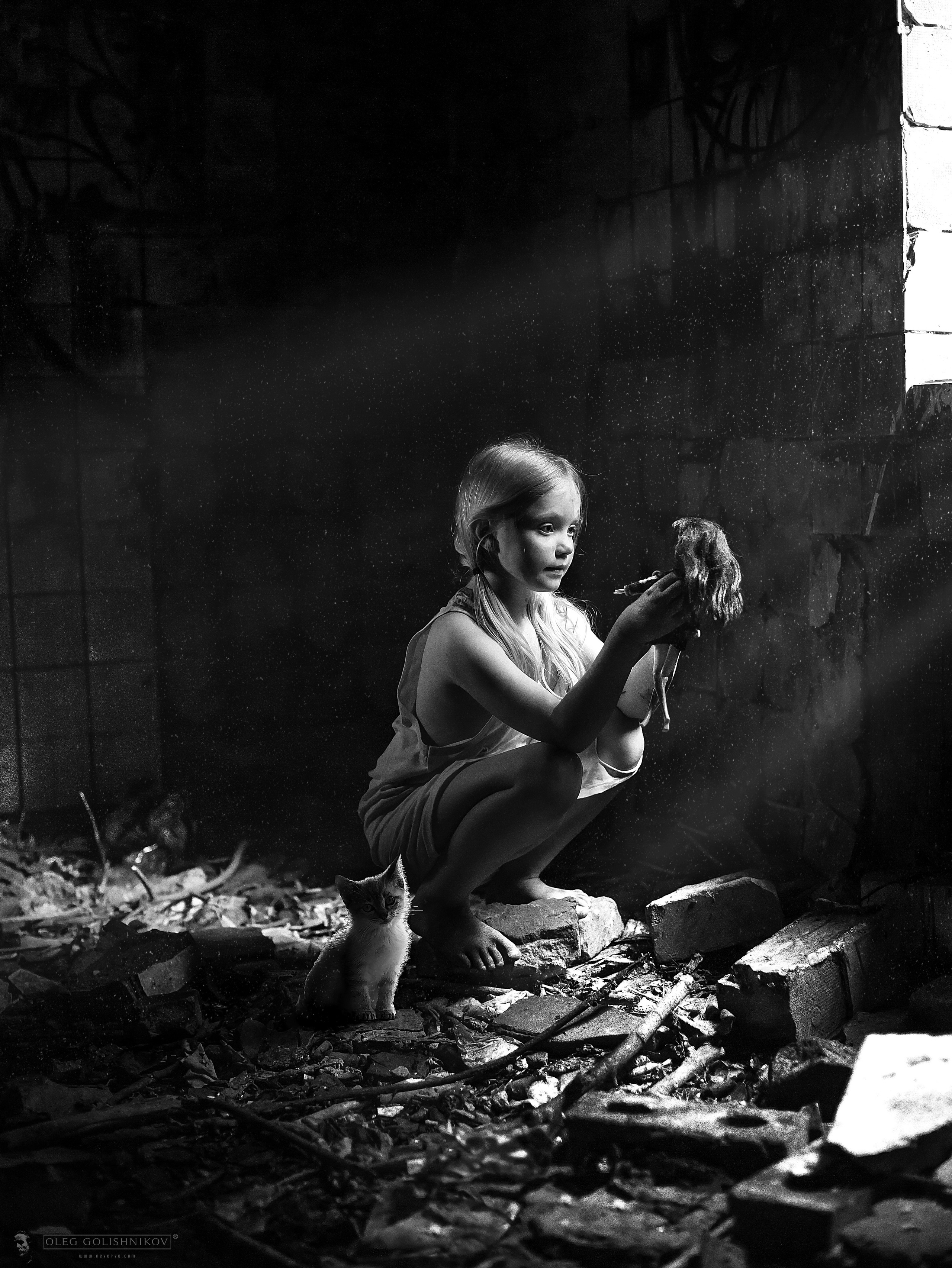 Черно-белая фотосъемка. B&W съемка в Москве. ЧБ фотограф Олег Голишник. Арт-фотограф Олег Голишников. Творческая мастерская