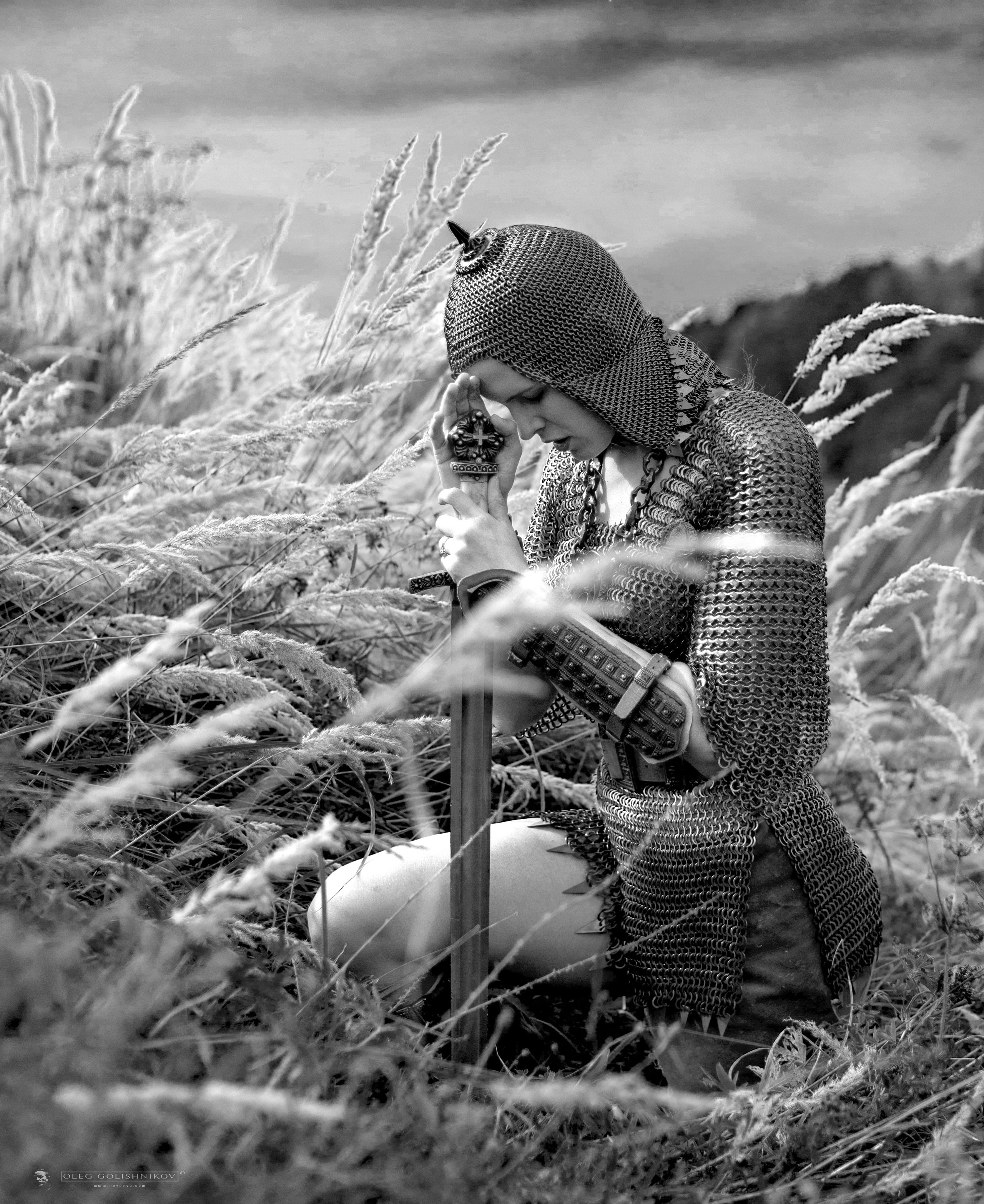 Черно-белая фотосъемка. B&W съемка в Москве. ЧБ фотограф Олег Голишник. Арт-фотограф Олег Голишников. Творческая мастерская
