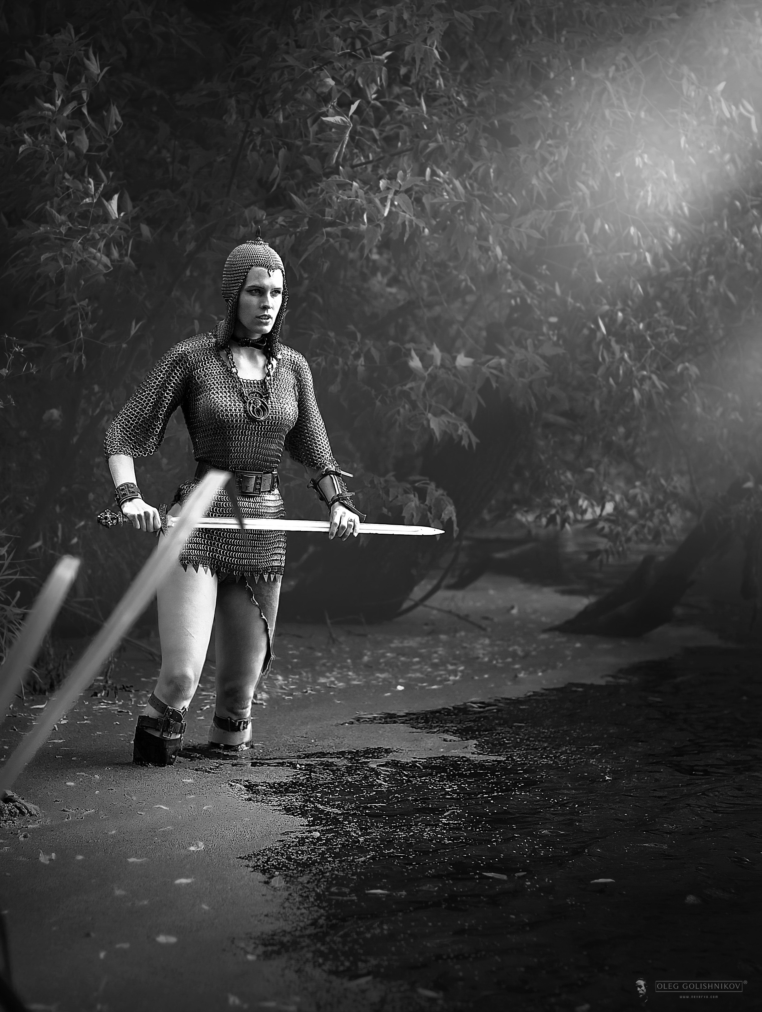 Черно-белая фотосъемка. B&W съемка в Москве. ЧБ фотограф Олег Голишник. Арт-фотограф Олег Голишников. Творческая мастерская