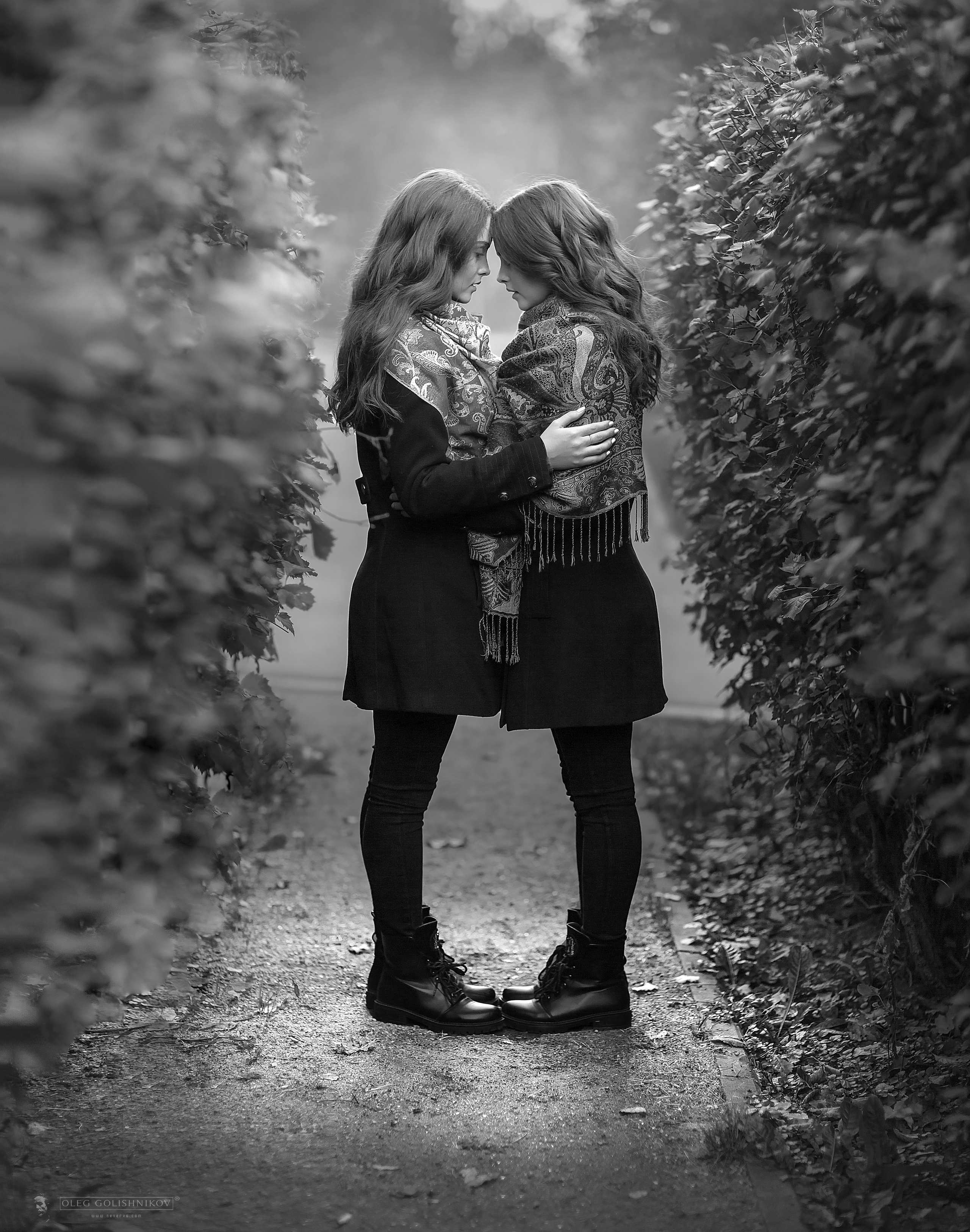 Черно-белая фотосъемка. B&W съемка в Москве. ЧБ фотограф Олег Голишник. Арт-фотограф Олег Голишников. Творческая мастерская