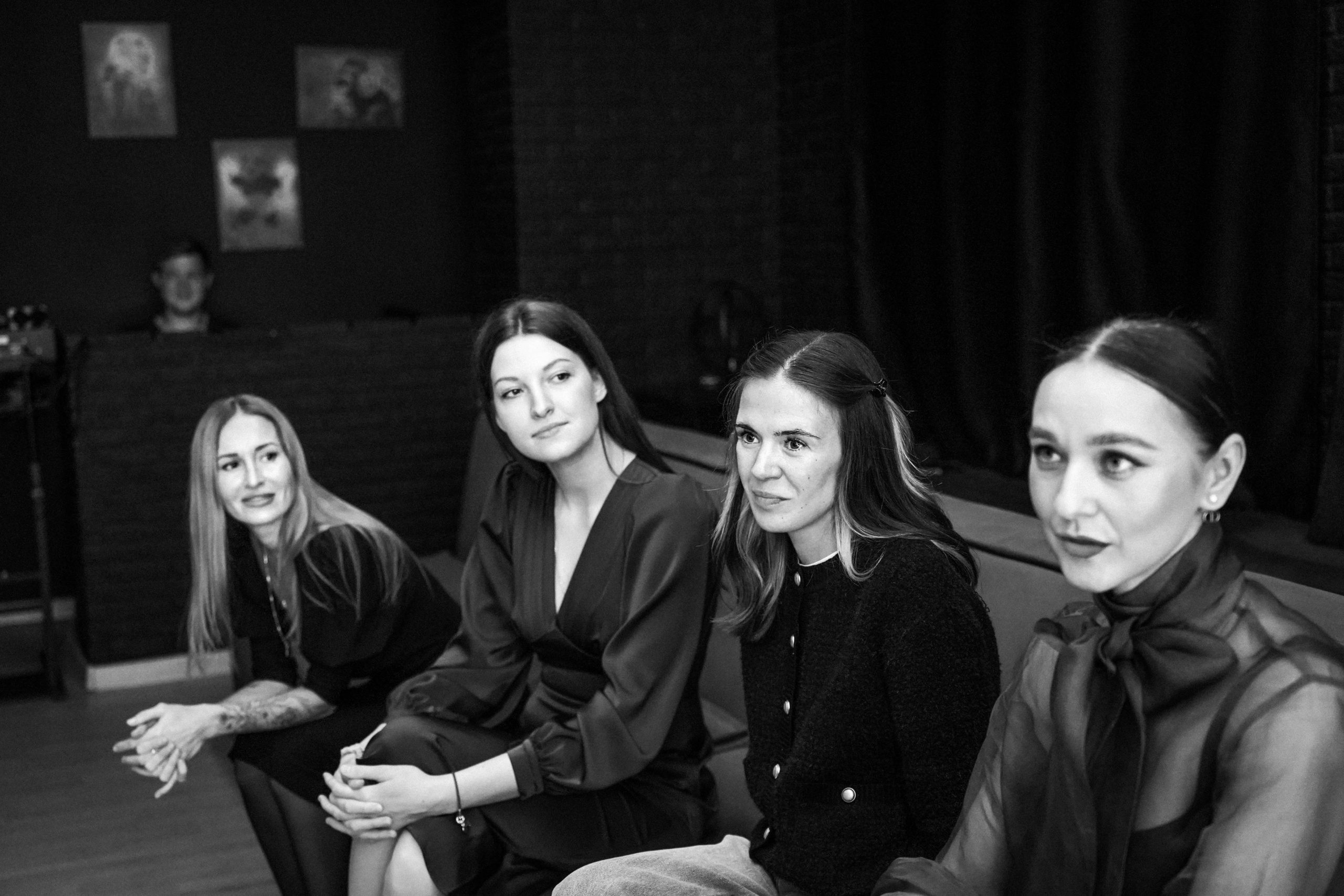 ДВА ДИВАНА ШОУ (ВЗРОСЛОЕ). Главная