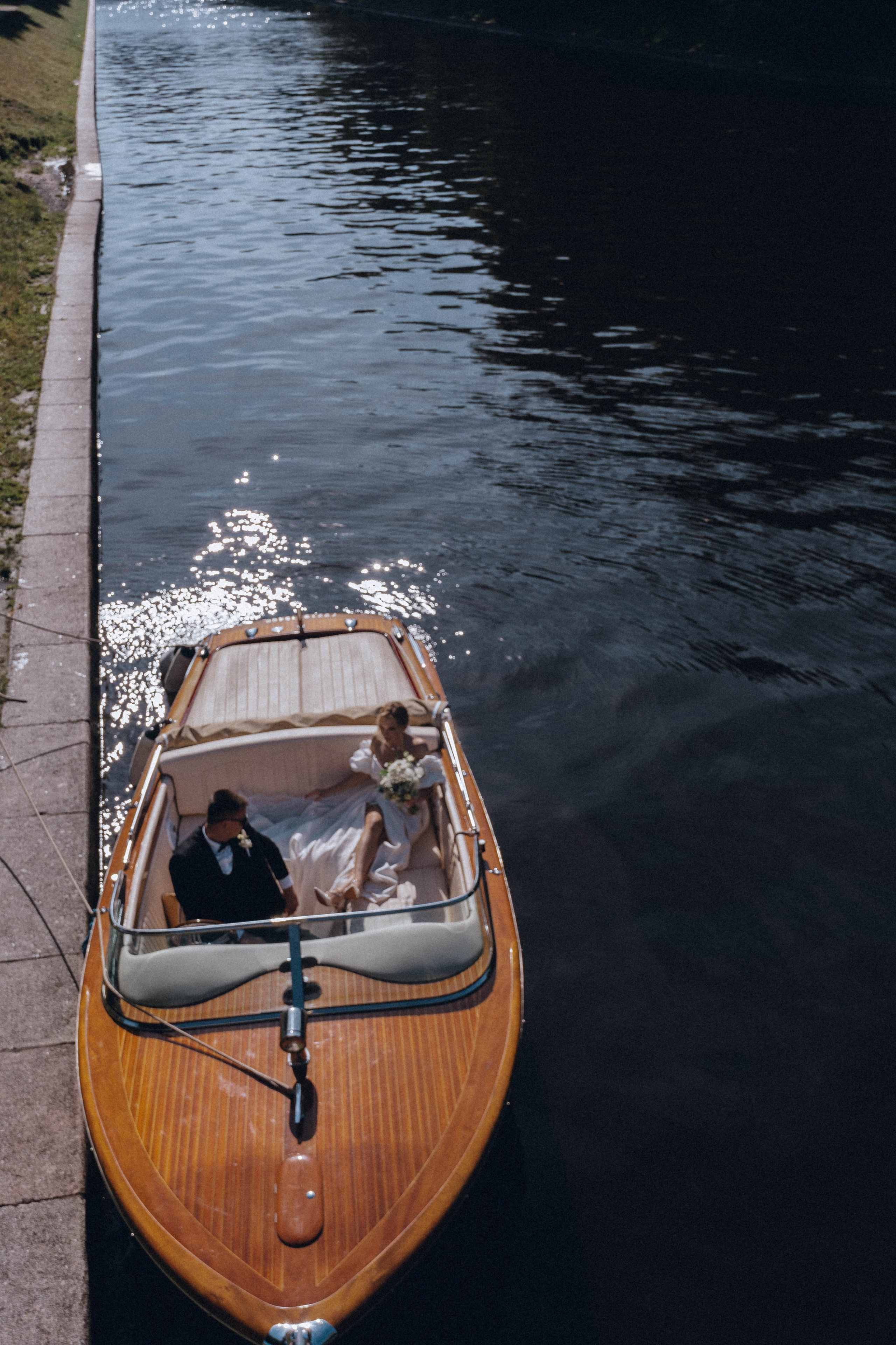СВАДЕНБНАЯ СЬЕМКА НА КАТЕРЕ ПО КАНАЛАМ САНКТ-ПЕТЕРБУРГА И В АКВАТОРИИ НЕВЫ. Профессиональный фотограф, Санкт-Петербург — Виктория Богомолова