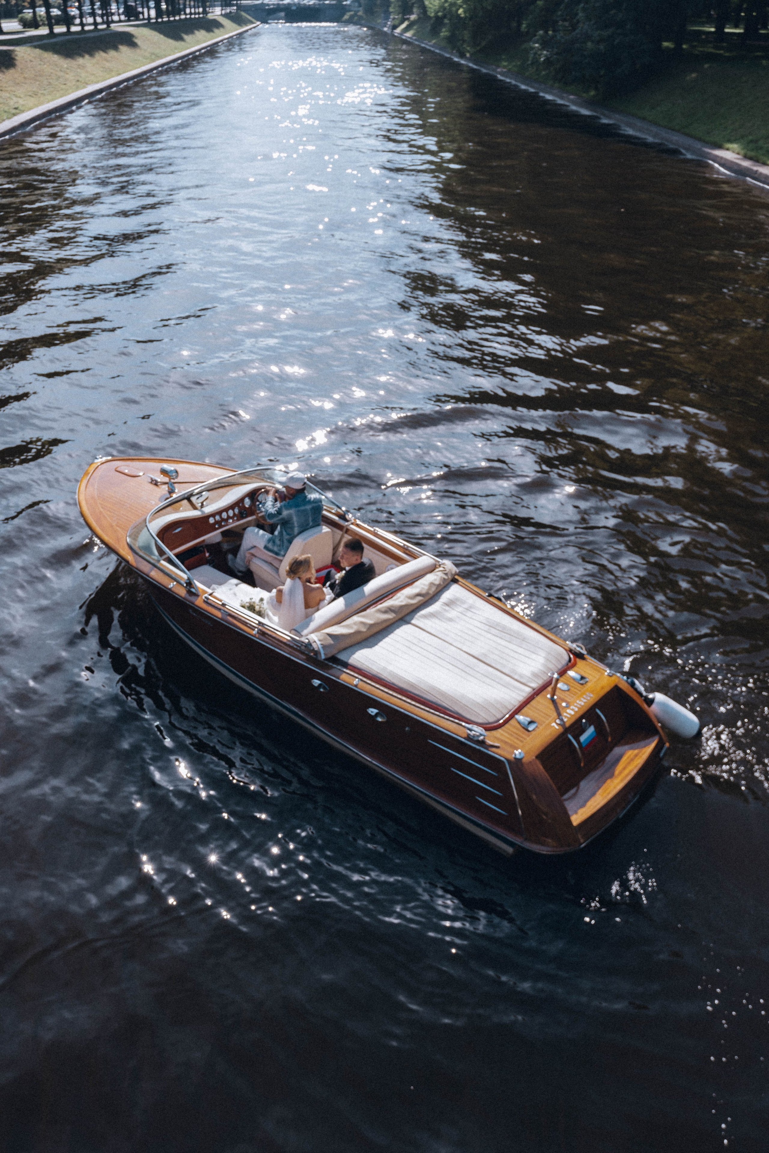 СВАДЕНБНАЯ СЬЕМКА НА КАТЕРЕ ПО КАНАЛАМ САНКТ-ПЕТЕРБУРГА И В АКВАТОРИИ НЕВЫ. Профессиональный фотограф, Санкт-Петербург — Виктория Богомолова