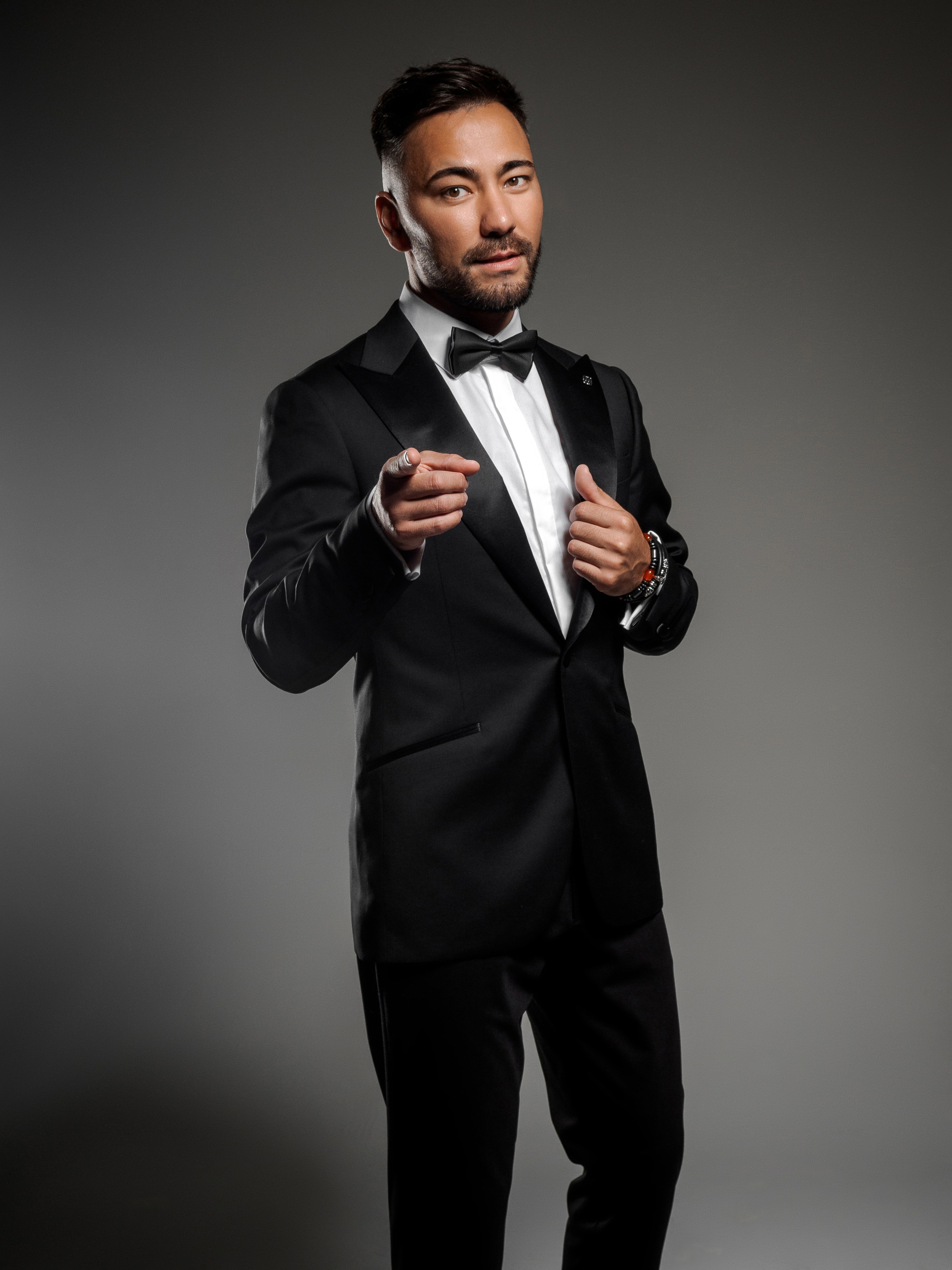 Ведущий Игорь Бекмамбетов. Flint — photographer