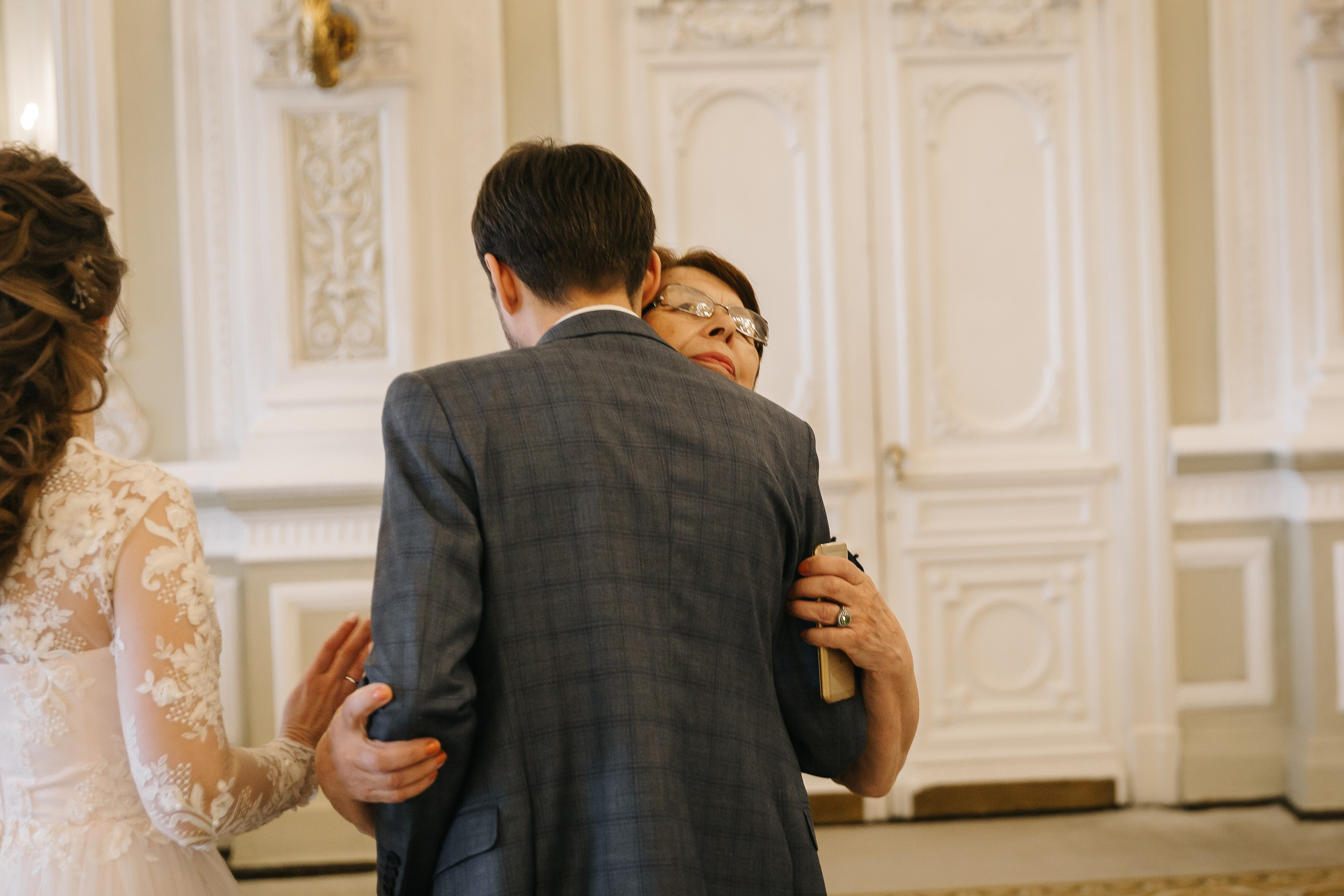 МАЙ | Дворец № 1, Атланты, Эрмитажный дворик. Свадебный фотограф в Санкт-Петербурге Полина Корзухина