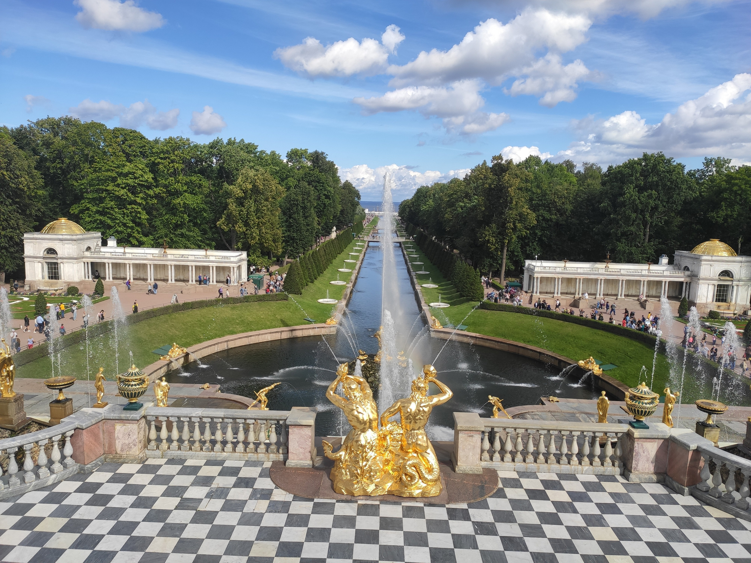 Приехав в город на Неве все дружно понаходили друзей, которых не видели уже пол года. 