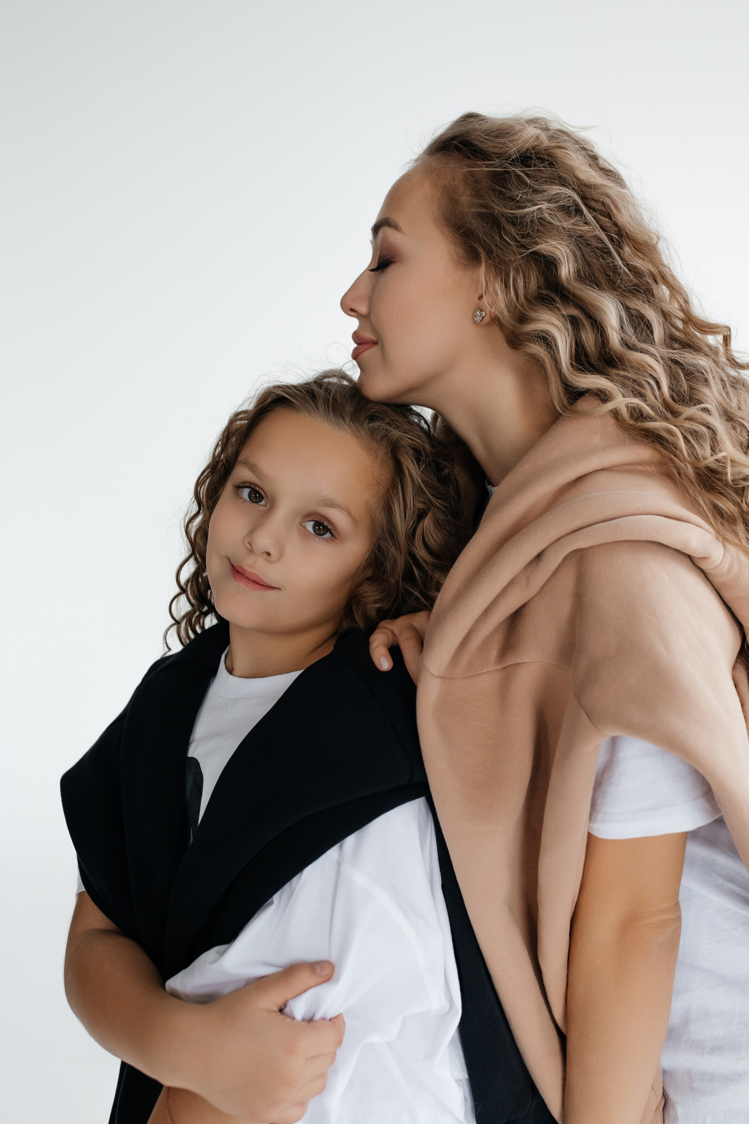 Mother & daughter. ФОТОГРАФ