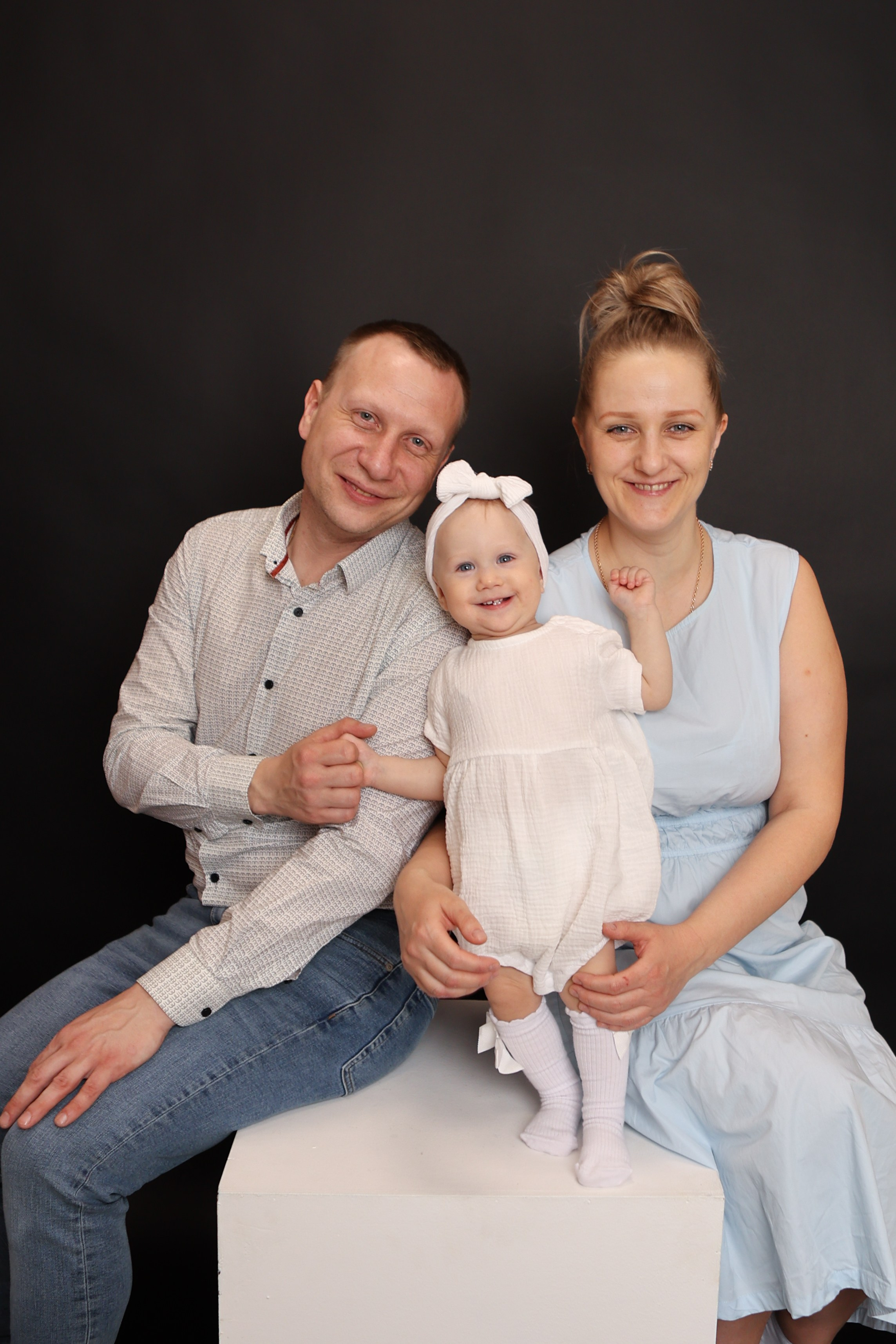 Фото с родителями на однотонных фонах. Фотограф новорожденных. Детский и семейный фотограф Марьяна Юдина