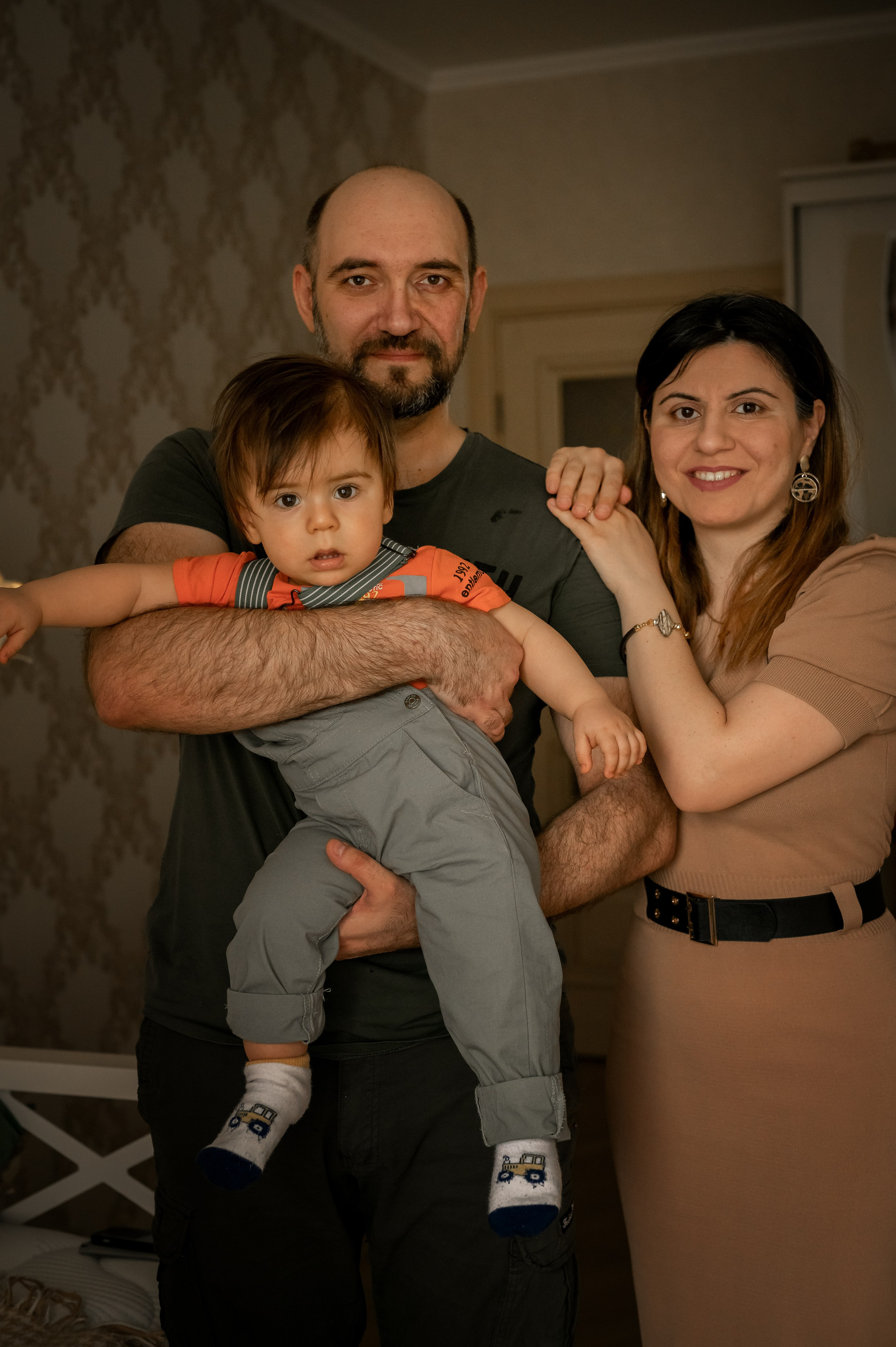 Родители с новорожденным малышом. Фотограф новорождённых, семейный, школьный в городе Калуге Евгения